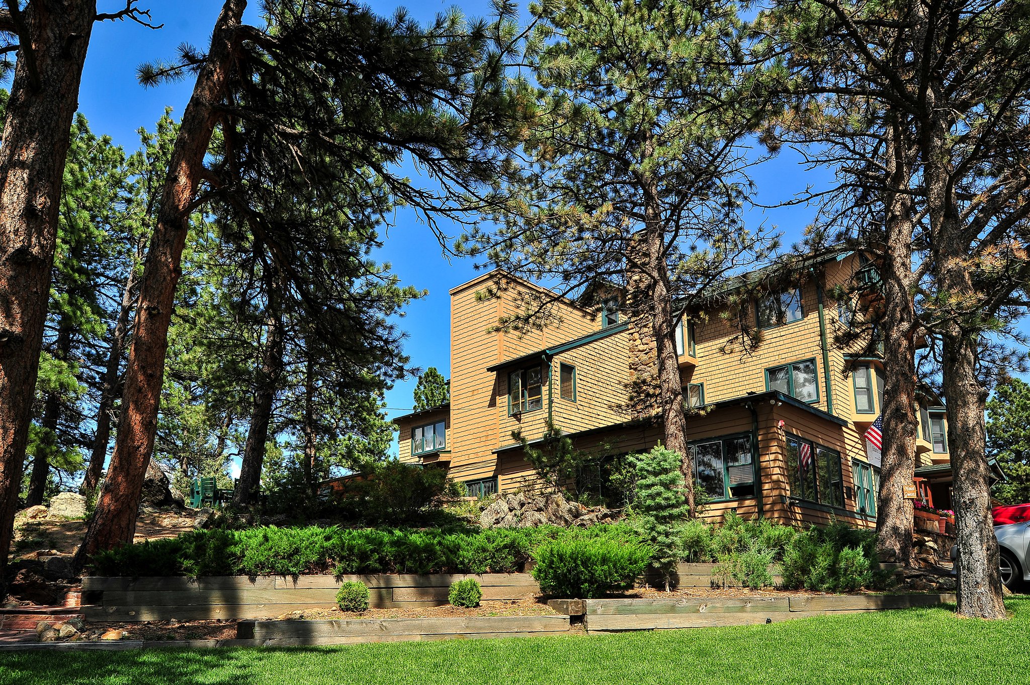 The Historic Crags Lodge
