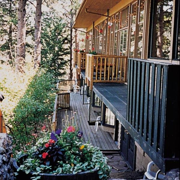 The Historic Crags Lodge