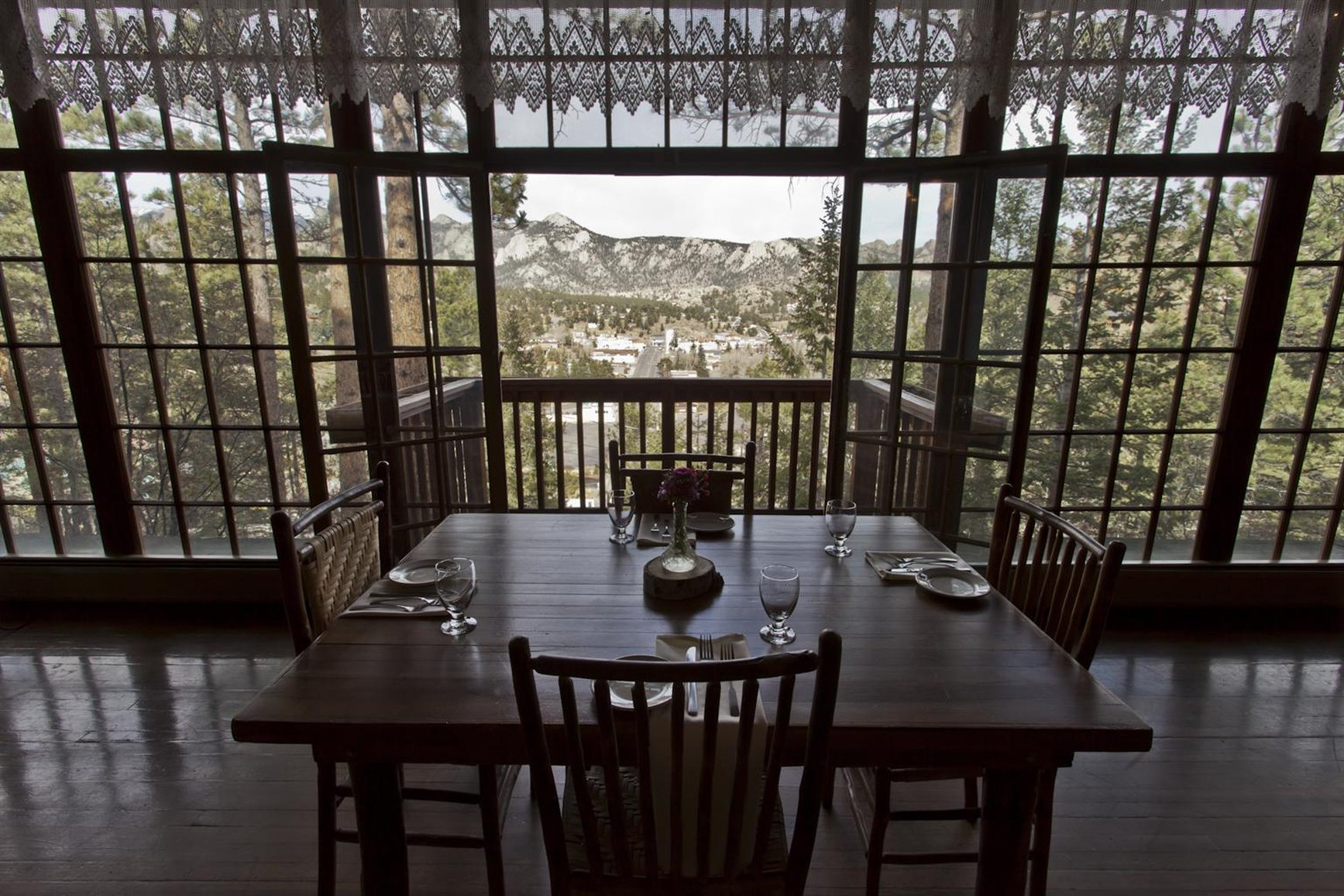 The Historic Crags Lodge