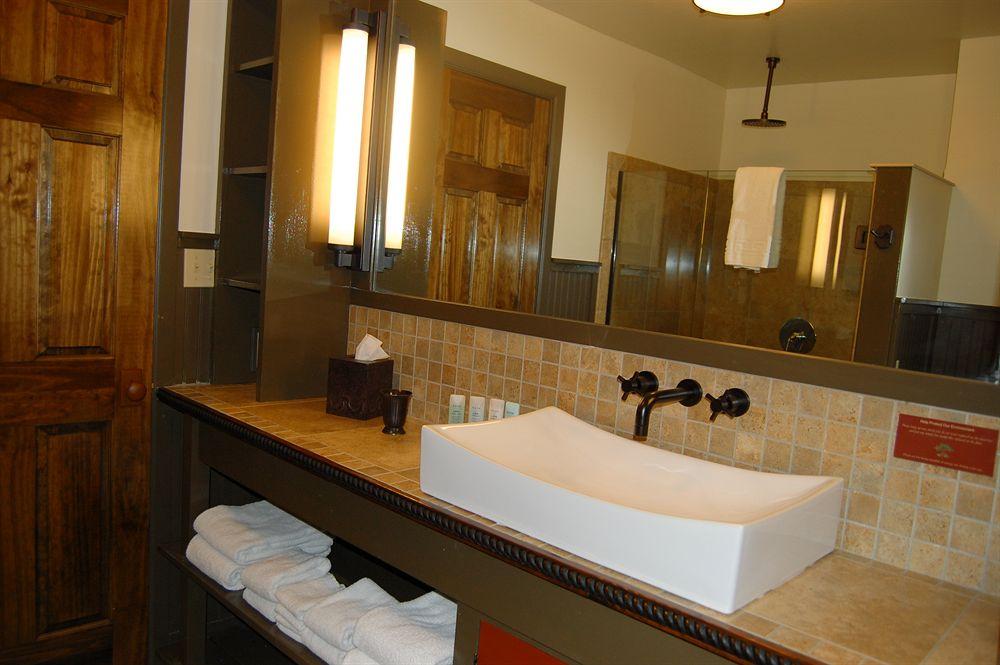 Highland Haven Creekside Inn