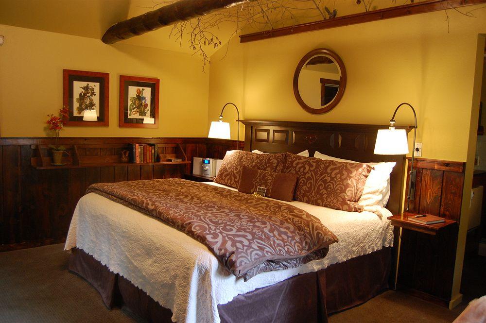 Highland Haven Creekside Inn