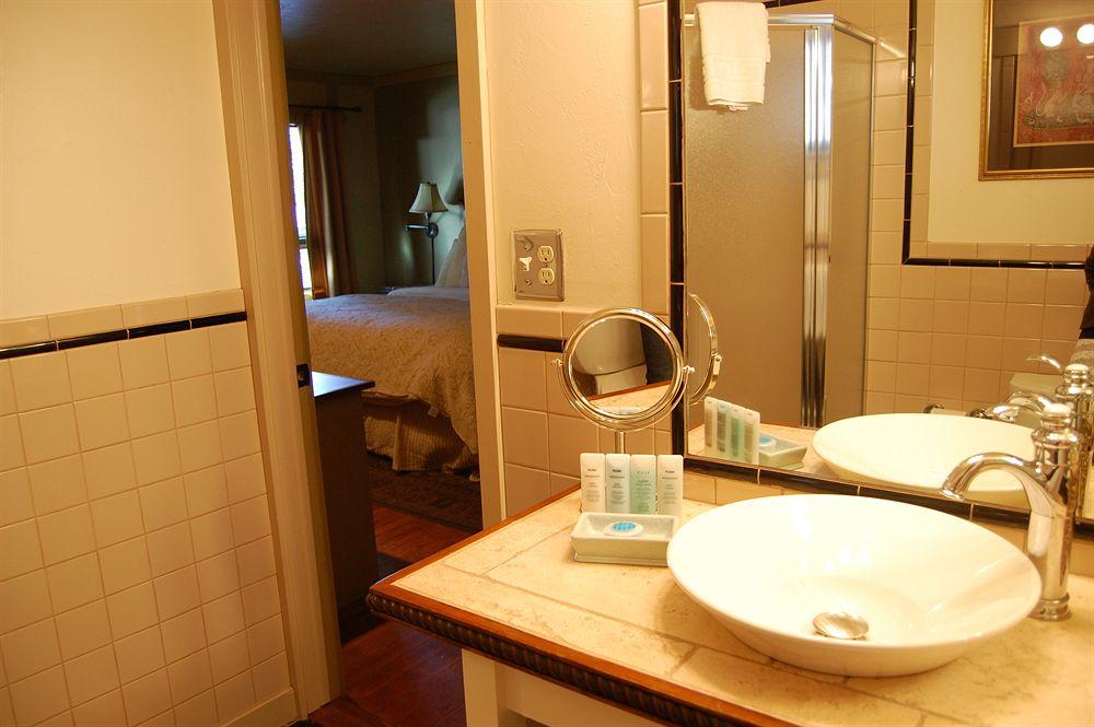 Highland Haven Creekside Inn