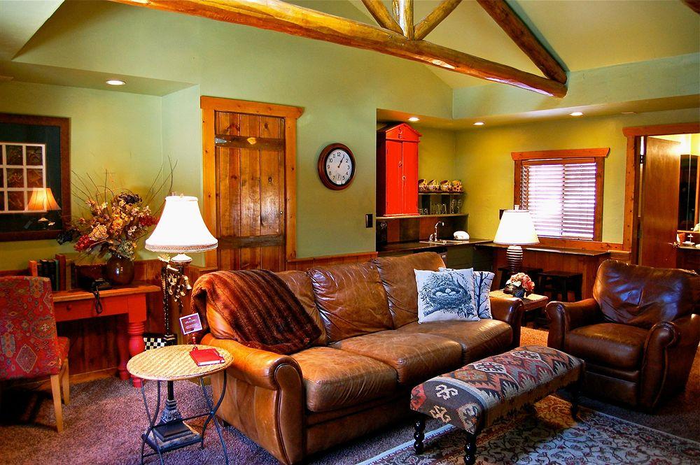 Highland Haven Creekside Inn