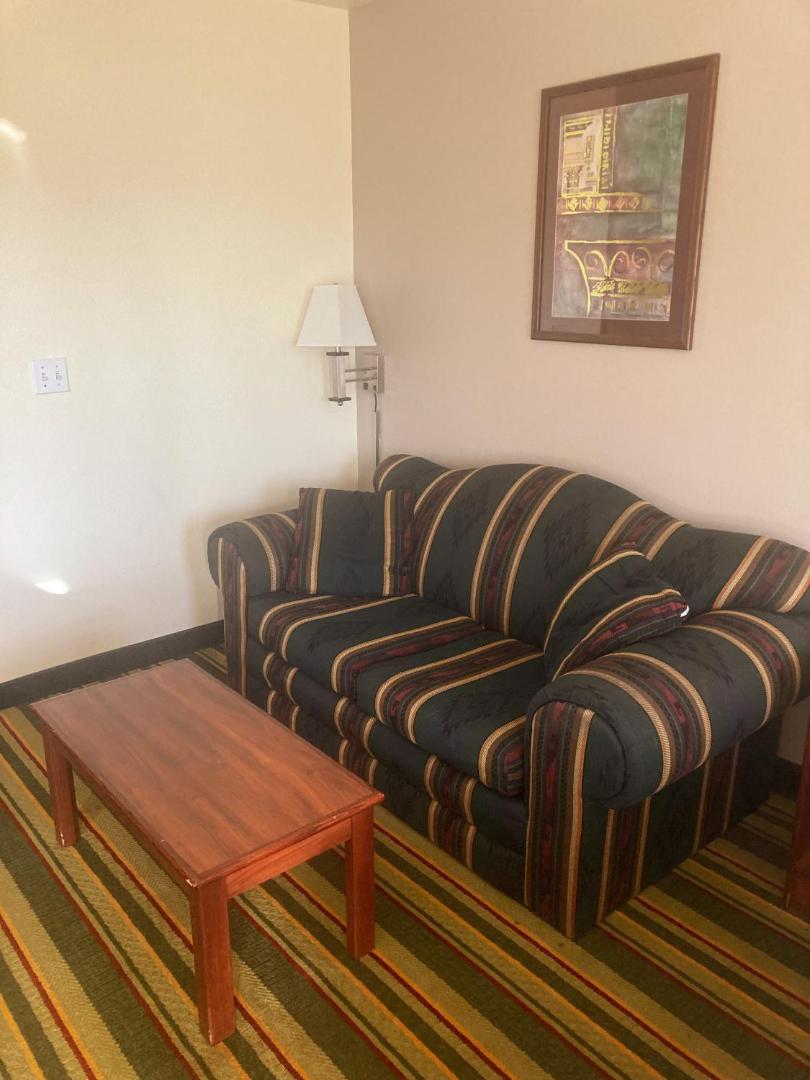 Super 8 by Wyndham Windsor