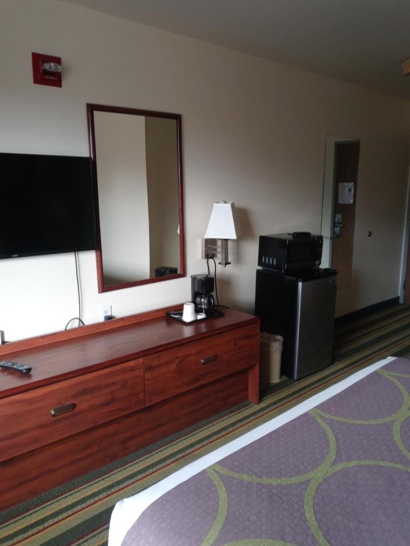 Super 8 by Wyndham Windsor