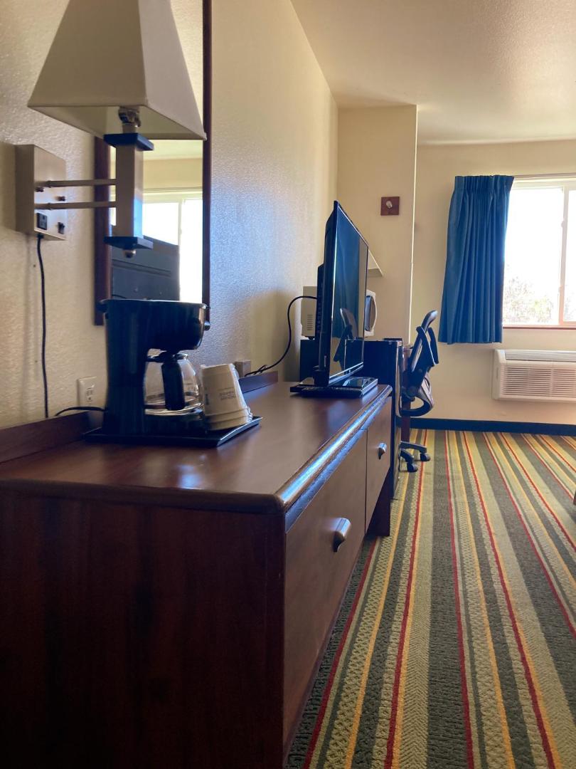Super 8 by Wyndham Windsor