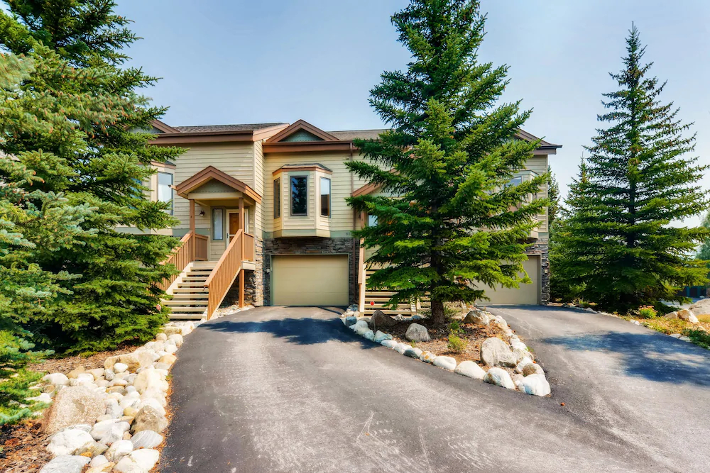 Lakepointe Court Town Homes by CRMR