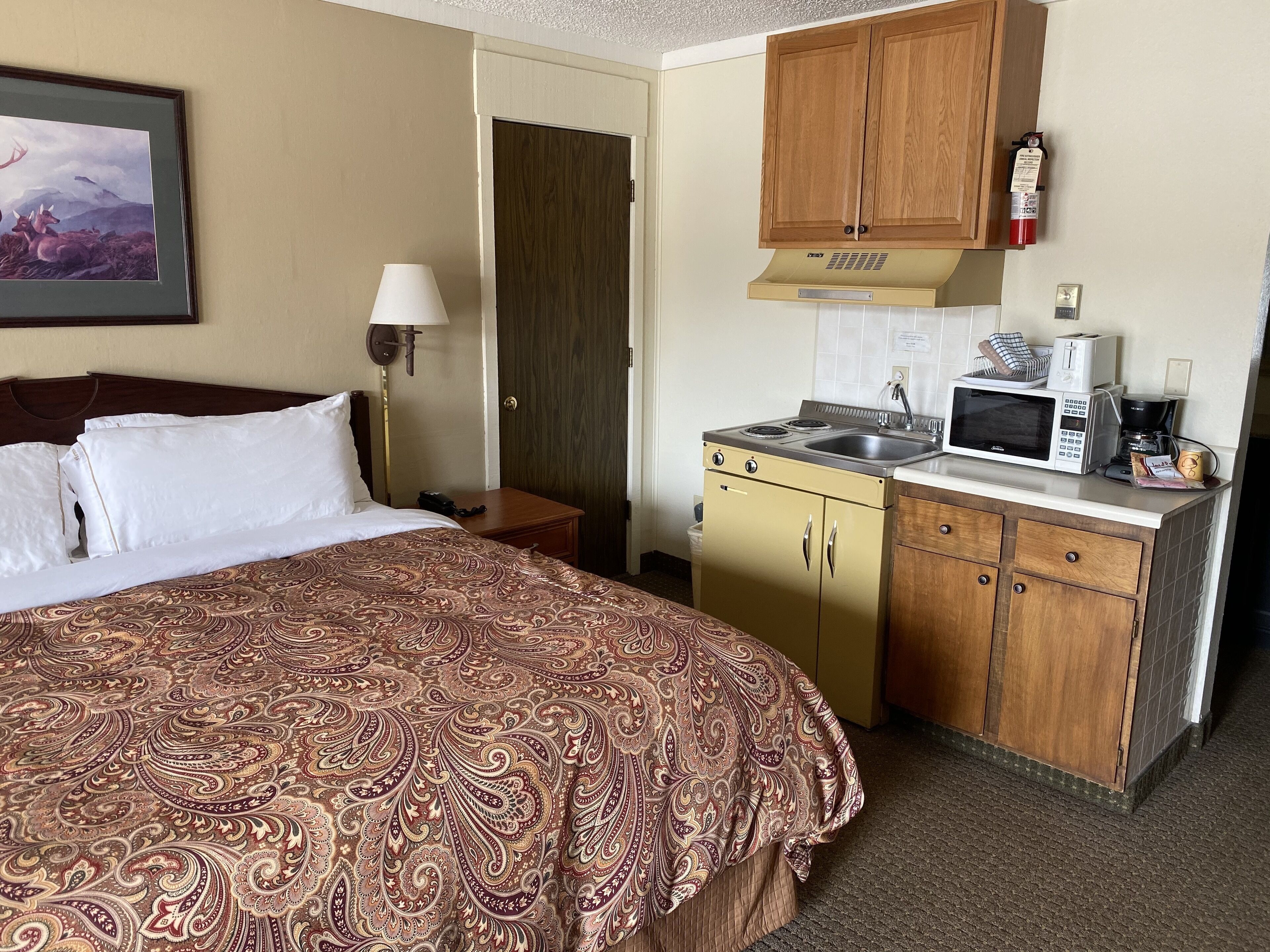 Snowshoe Motel