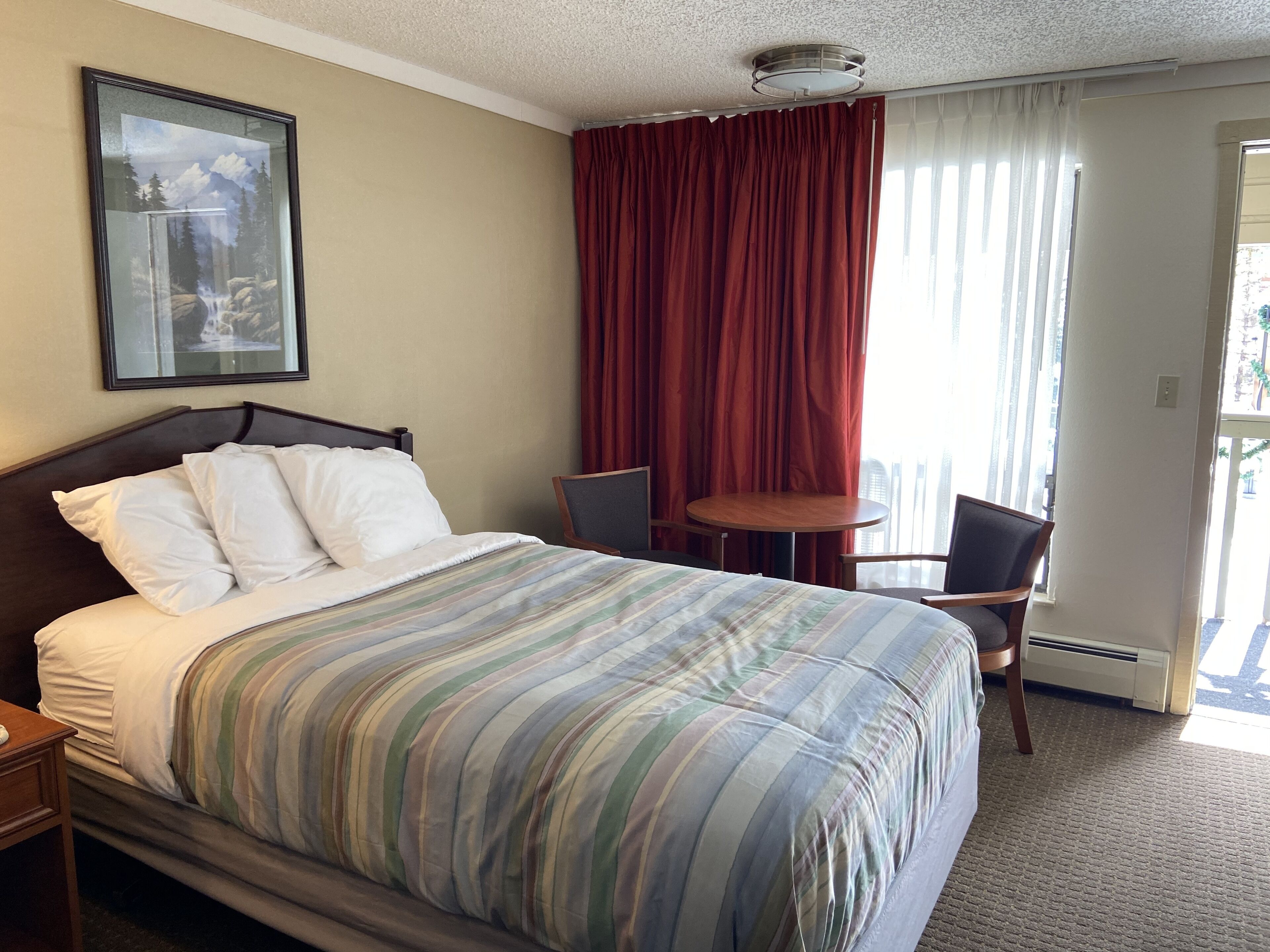 Snowshoe Motel