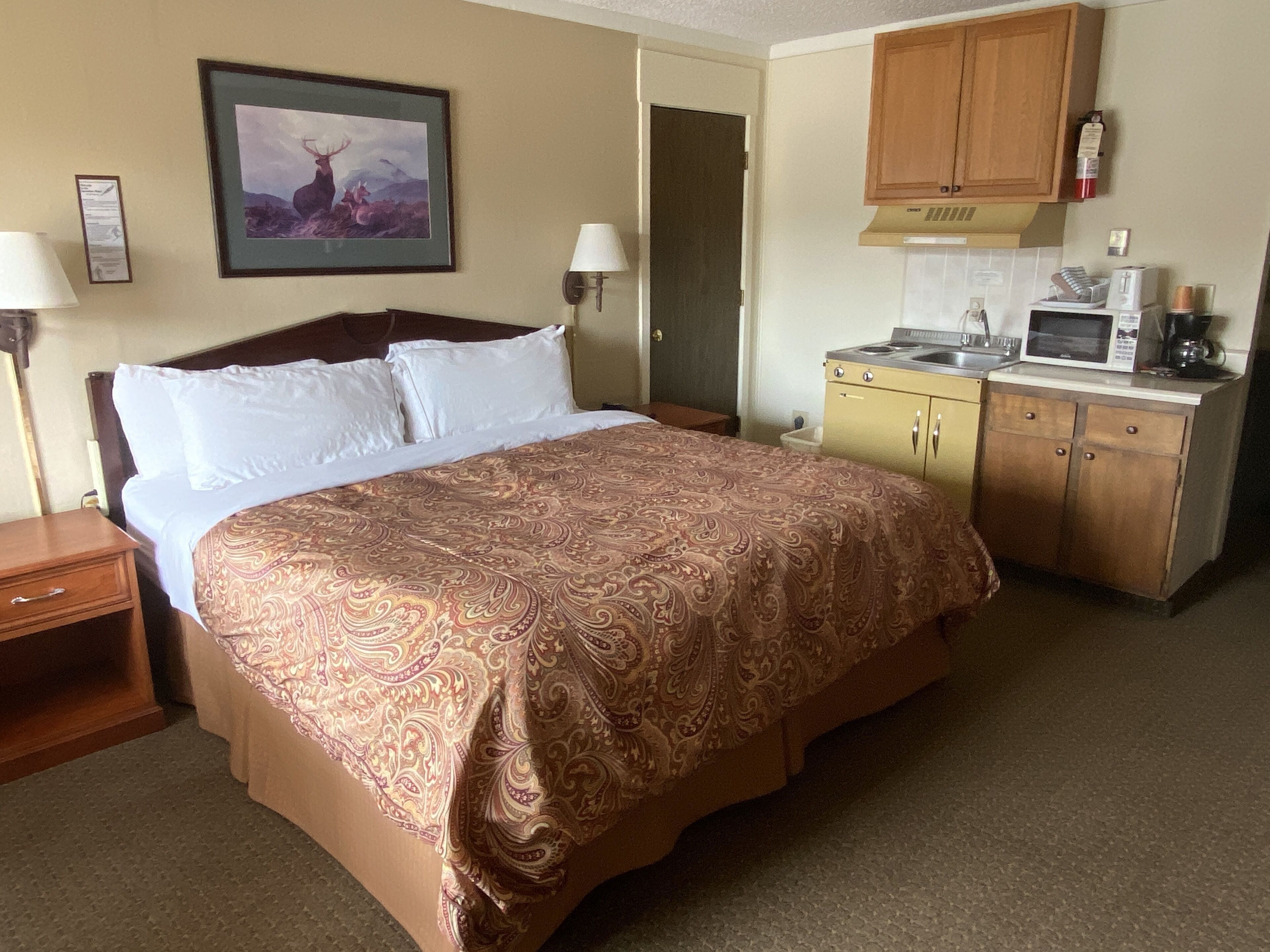 Snowshoe Motel