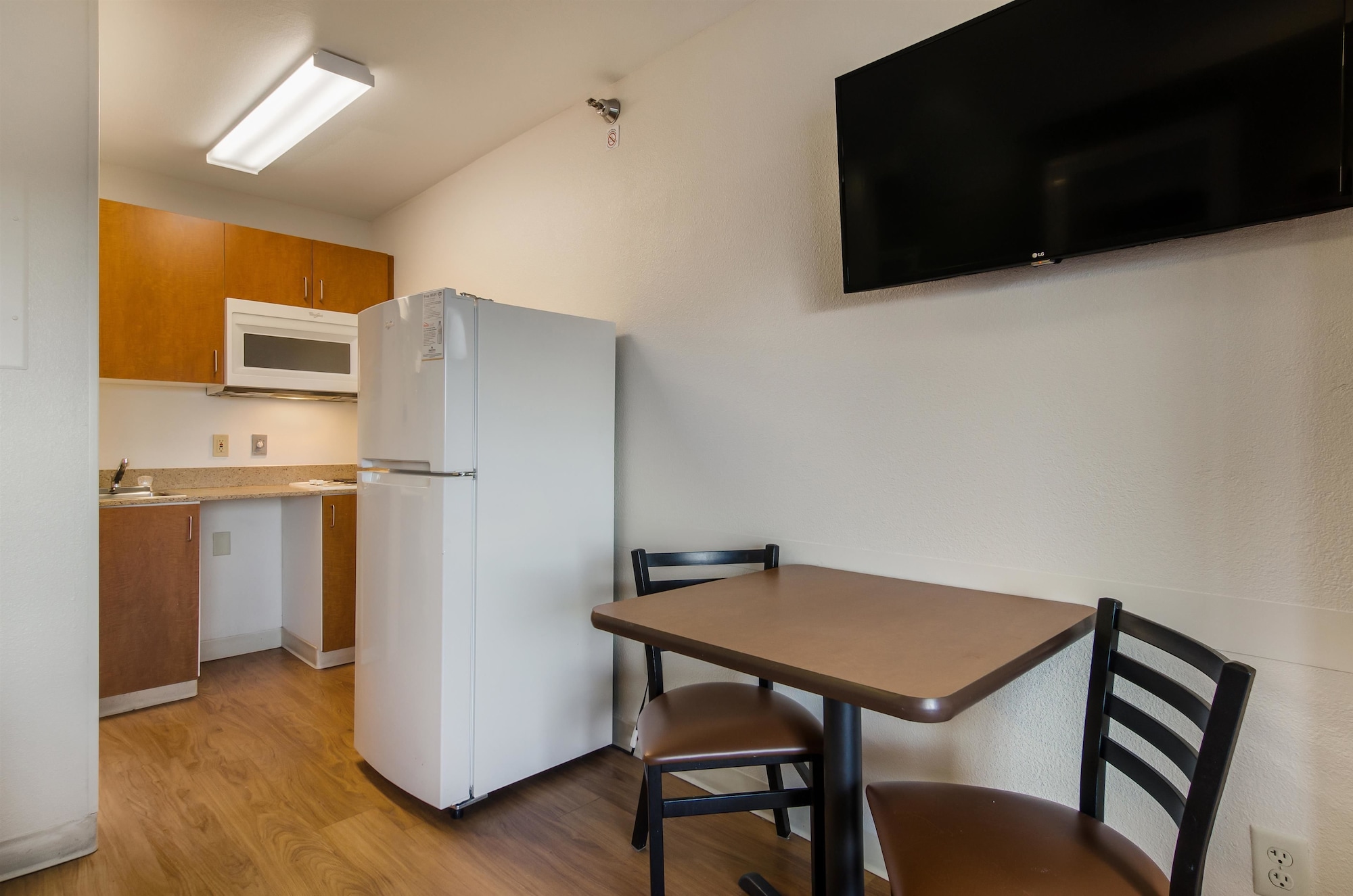 HomeTowne Studios Denver - Glendale/ Cherry Creek