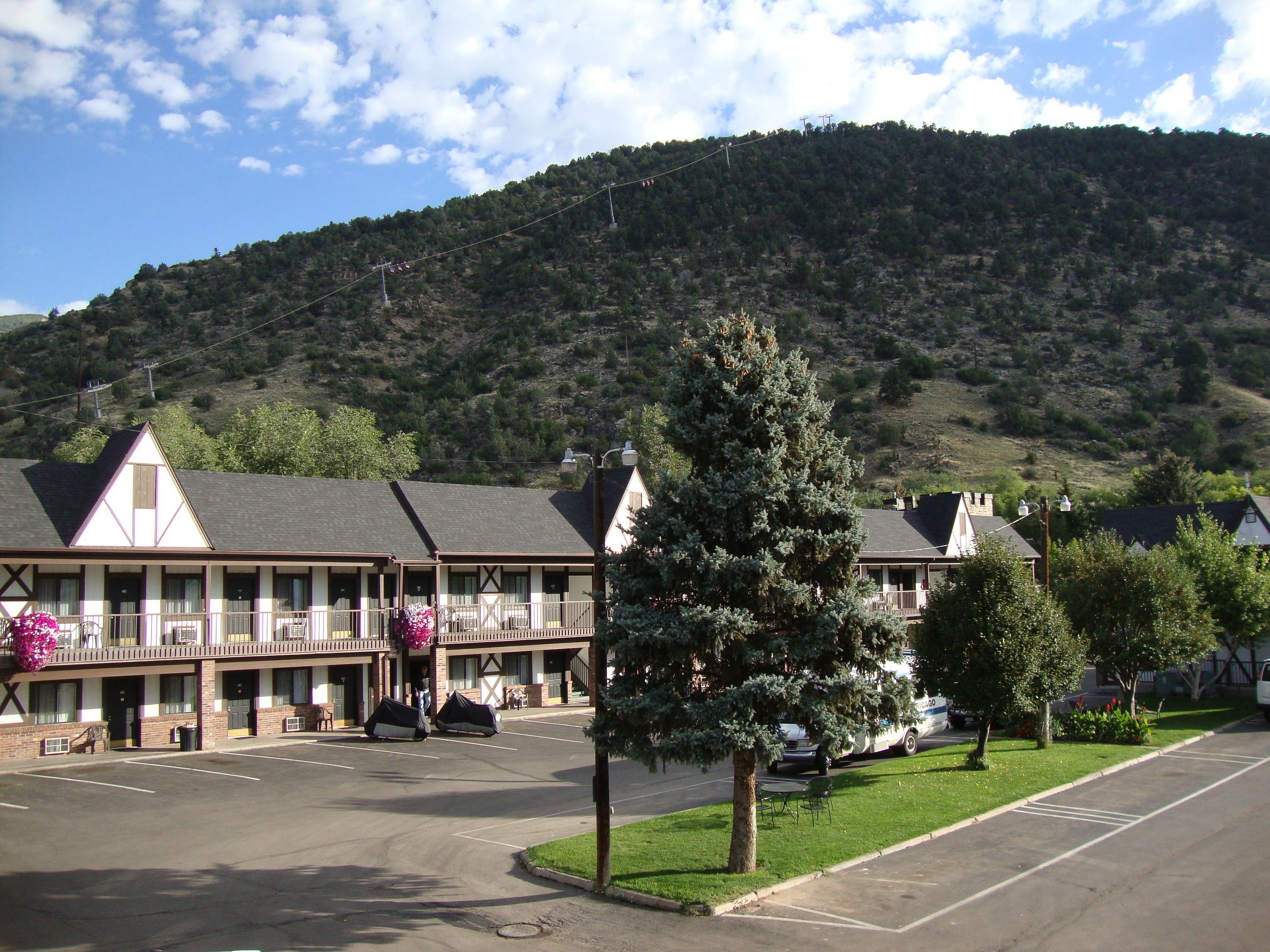 Silver Spruce Motel