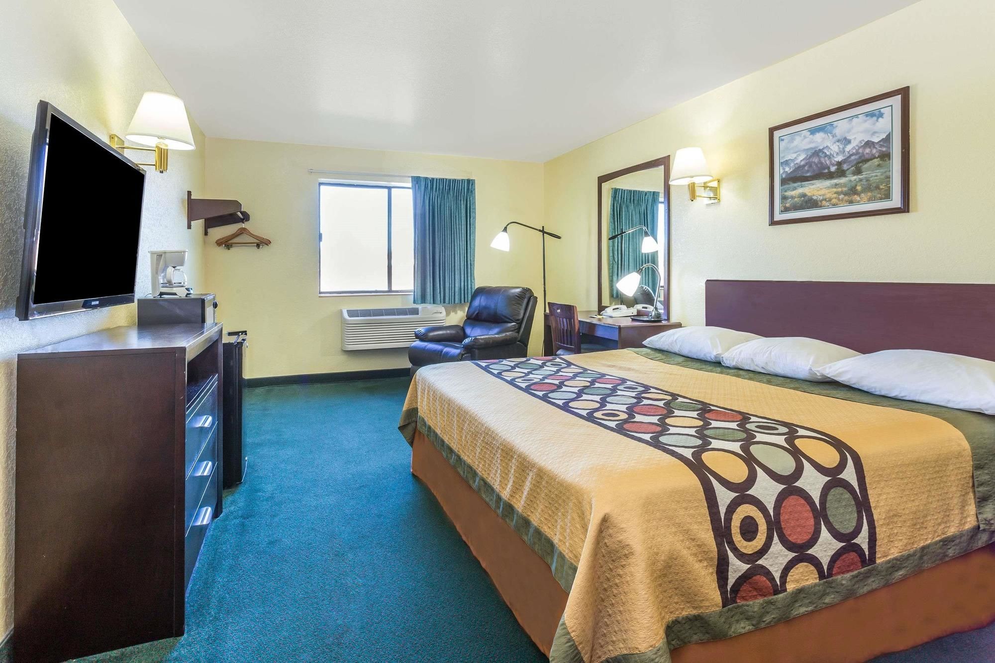 Super 8 by Wyndham Greeley