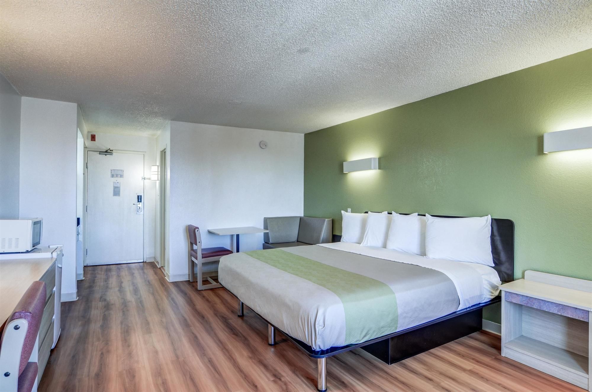 Motel 6 Denver South - South Tech Center