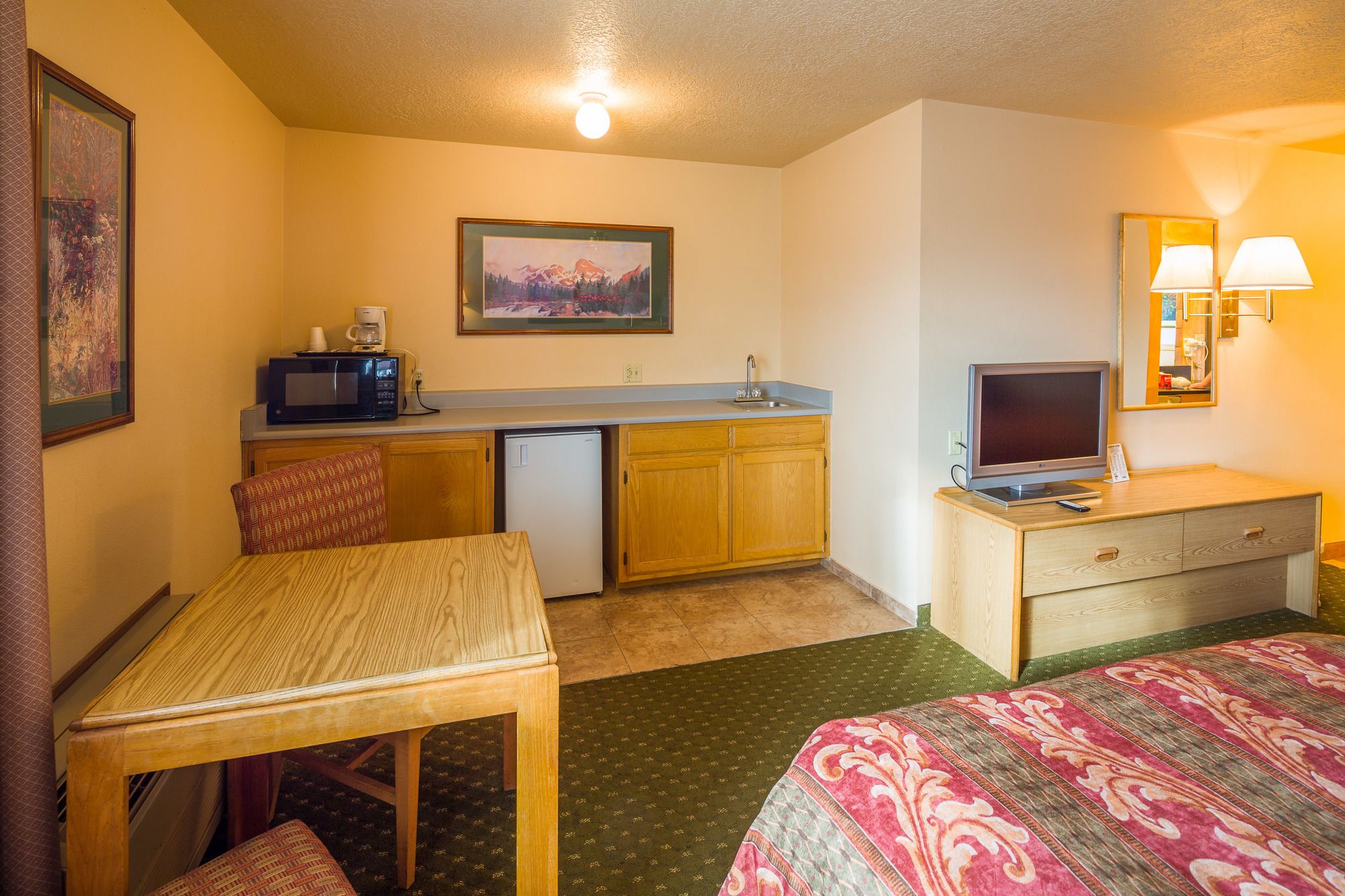 Alpine Inn & Suites