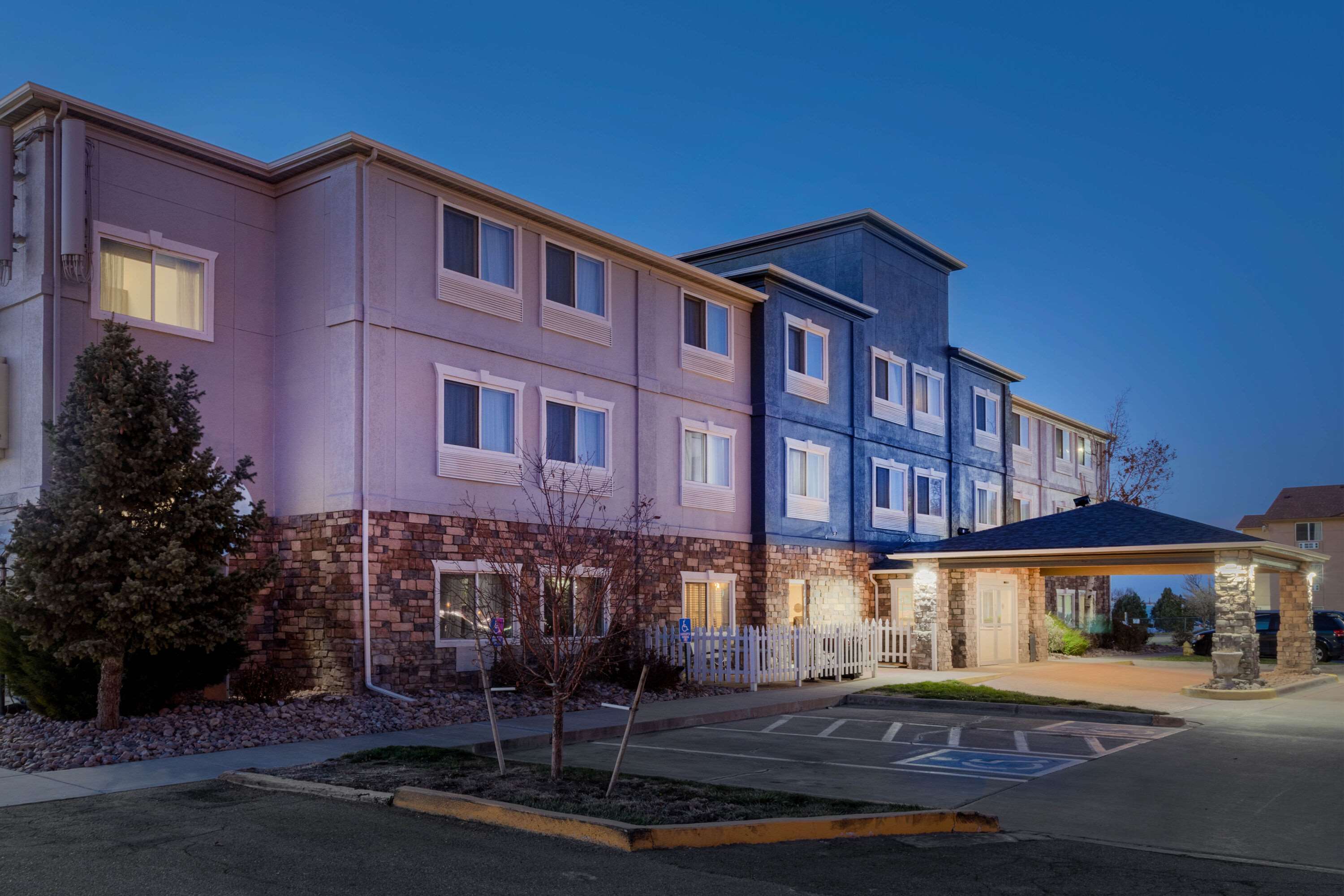 La Quinta Inn & Suites by Wyndham Henderson-Northeast Denver