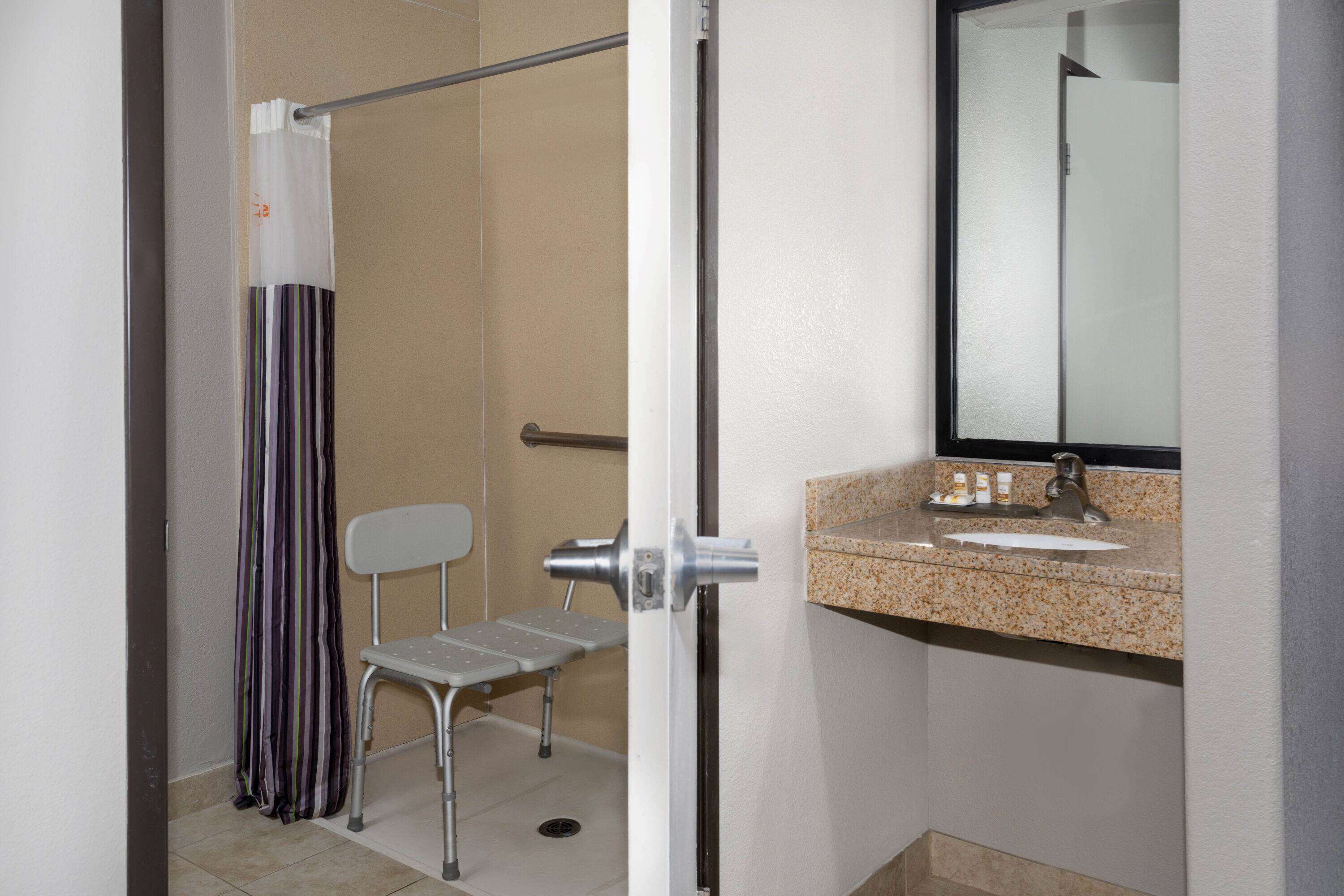 La Quinta Inn & Suites by Wyndham Henderson-Northeast Denver