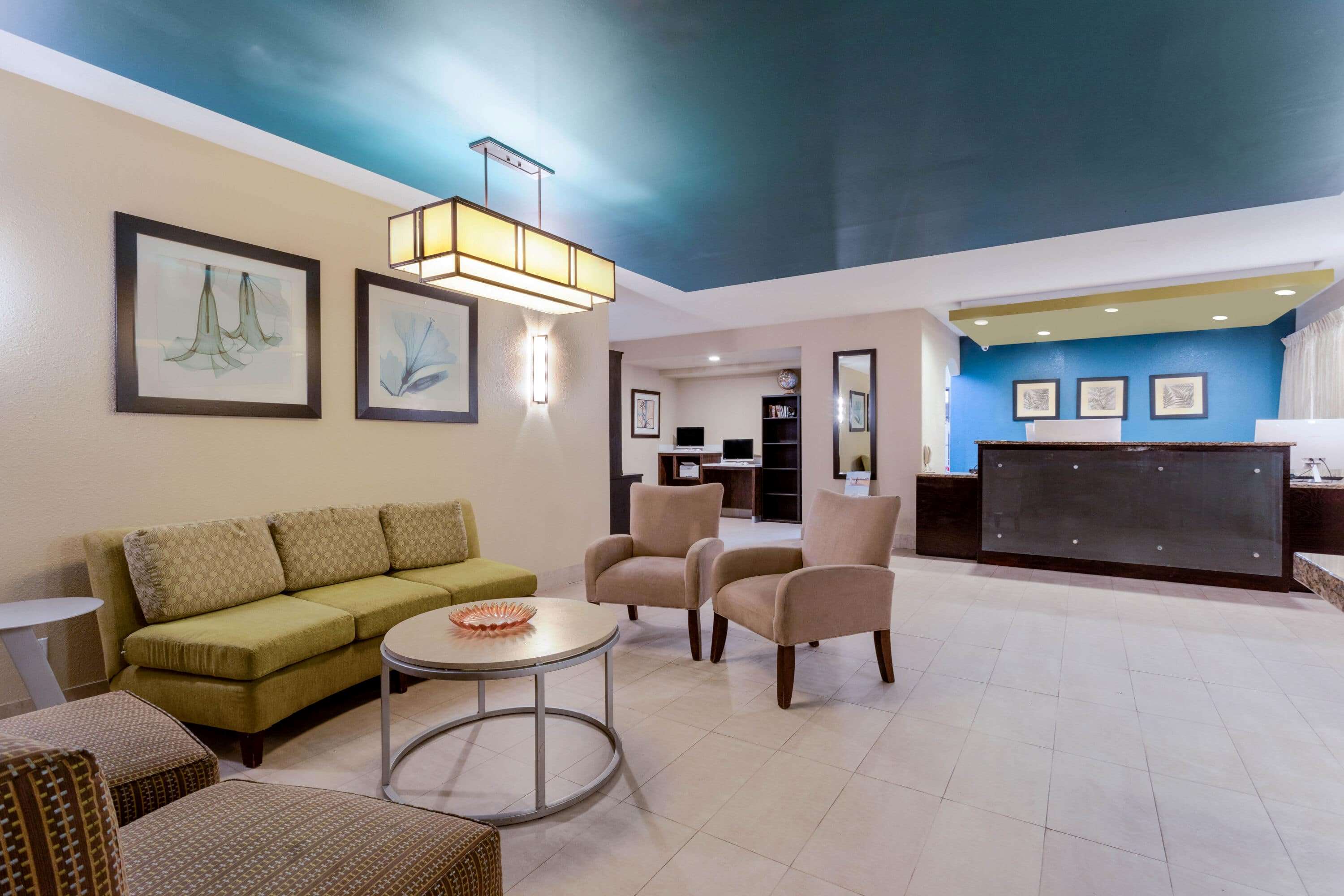 La Quinta Inn & Suites by Wyndham Henderson-Northeast Denver