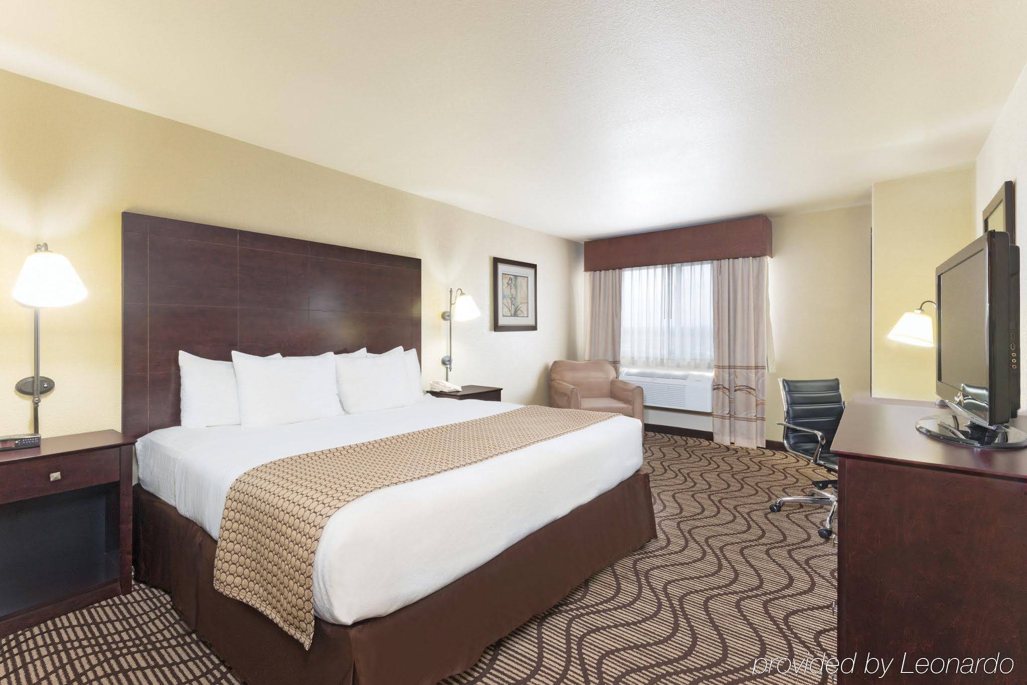 La Quinta Inn & Suites by Wyndham Henderson-Northeast Denver