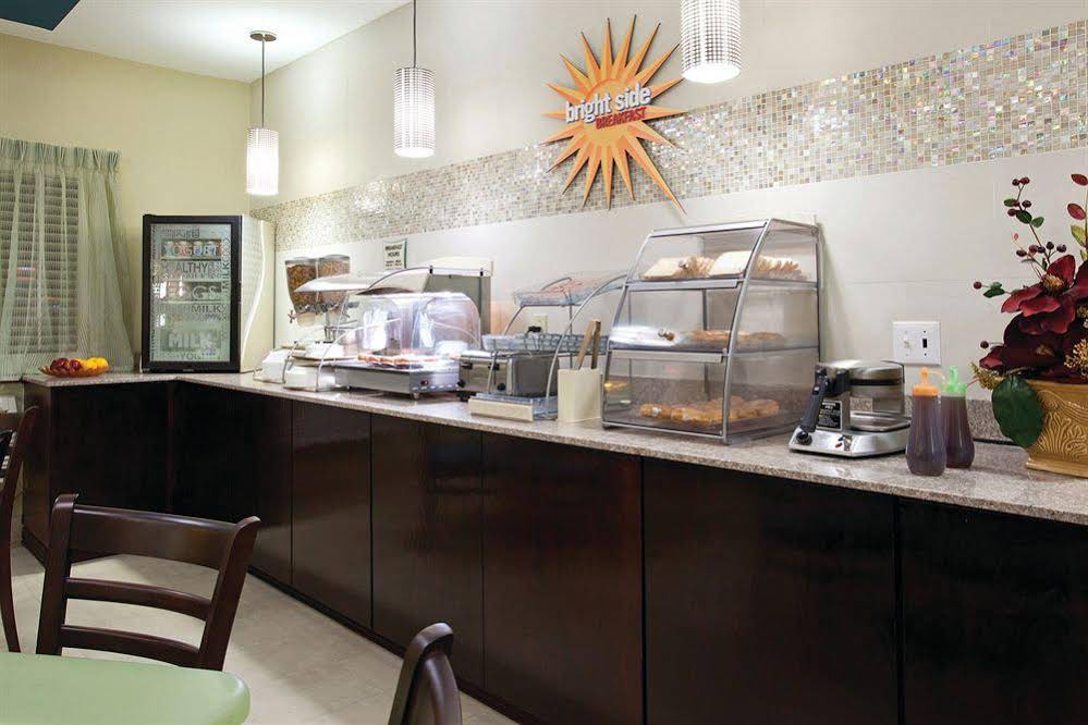 La Quinta Inn & Suites by Wyndham Henderson-Northeast Denver