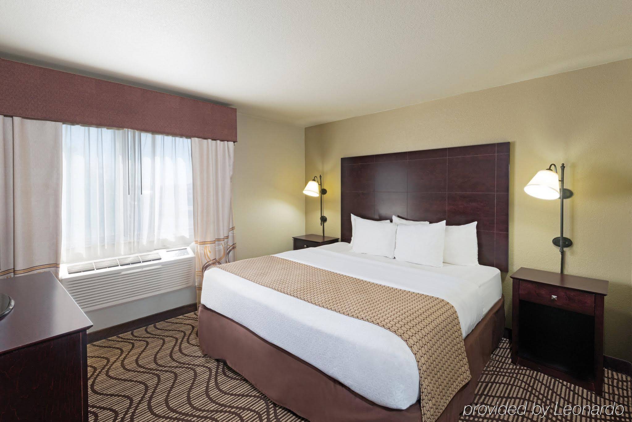 La Quinta Inn & Suites by Wyndham Henderson-Northeast Denver