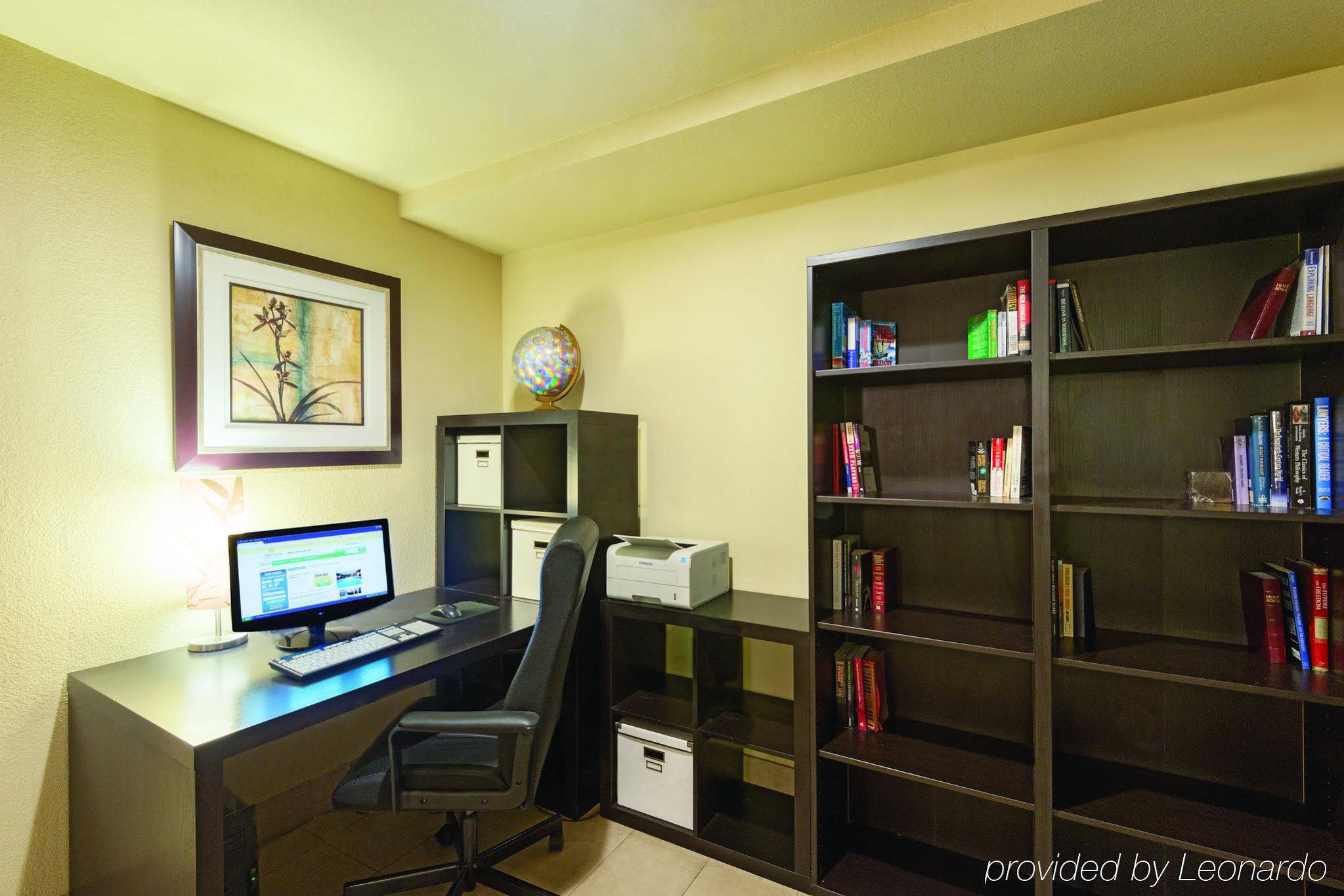 La Quinta Inn & Suites by Wyndham Henderson-Northeast Denver