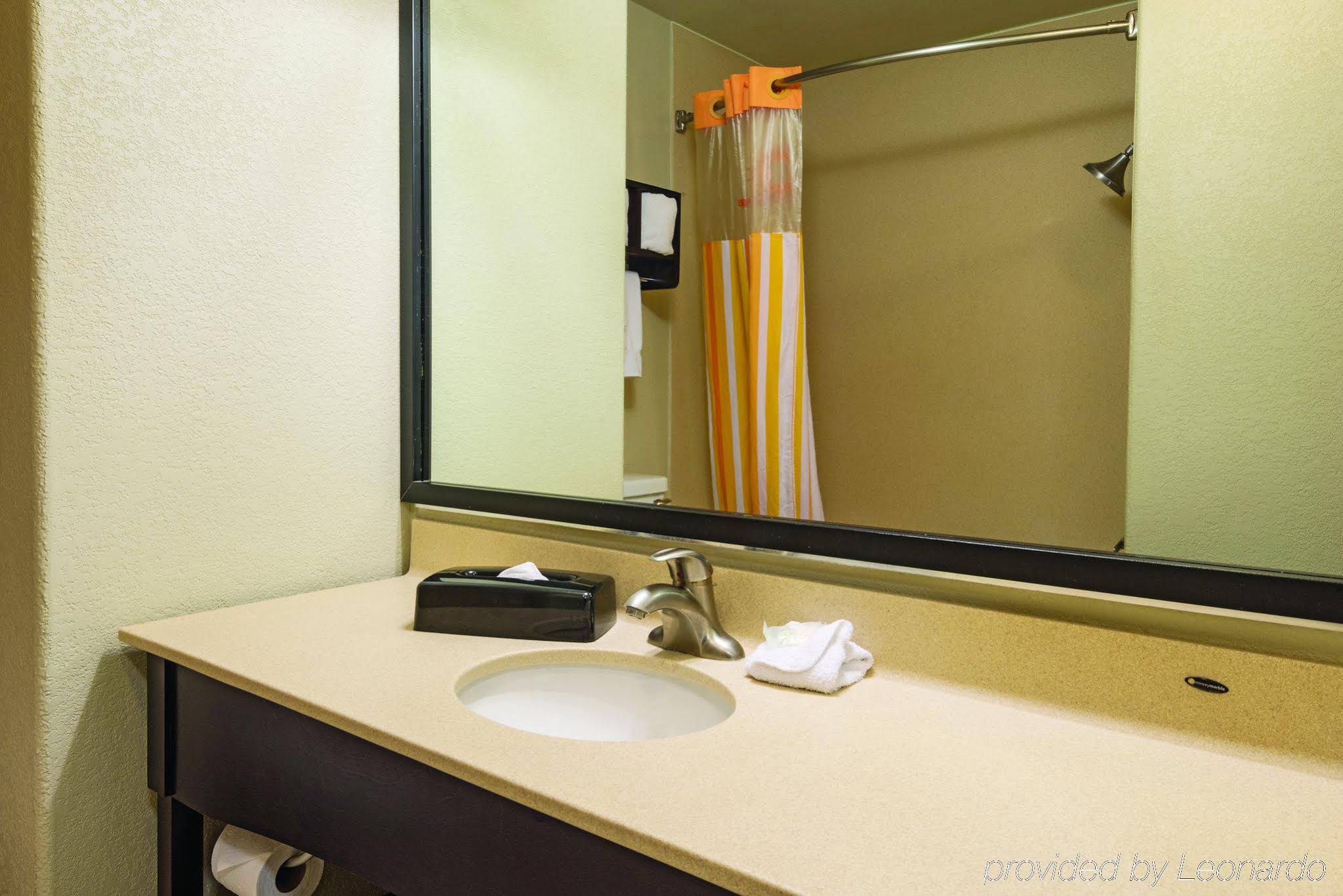 La Quinta Inn & Suites by Wyndham Henderson-Northeast Denver