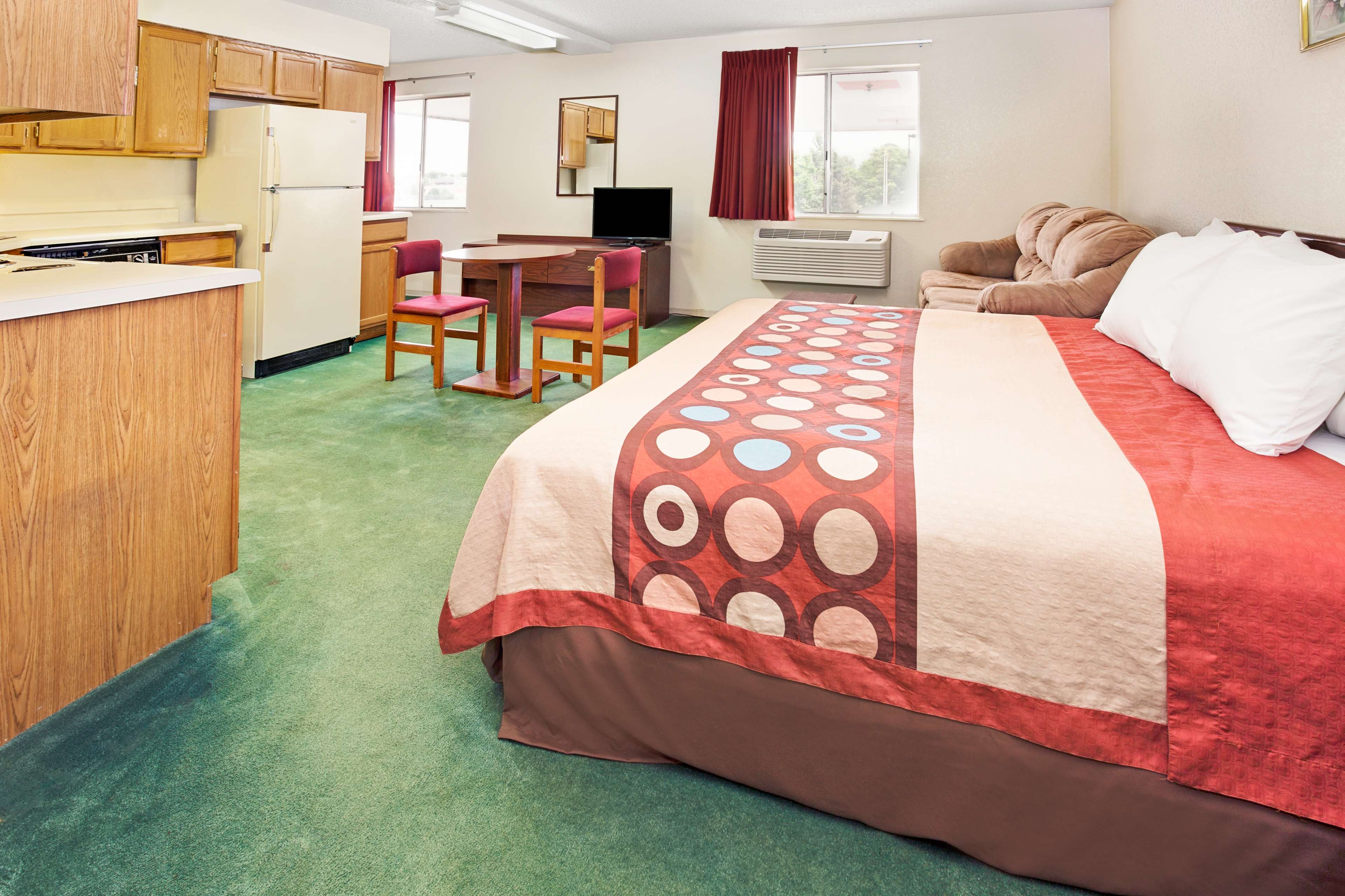Super 8 by Wyndham Henderson North East Denver