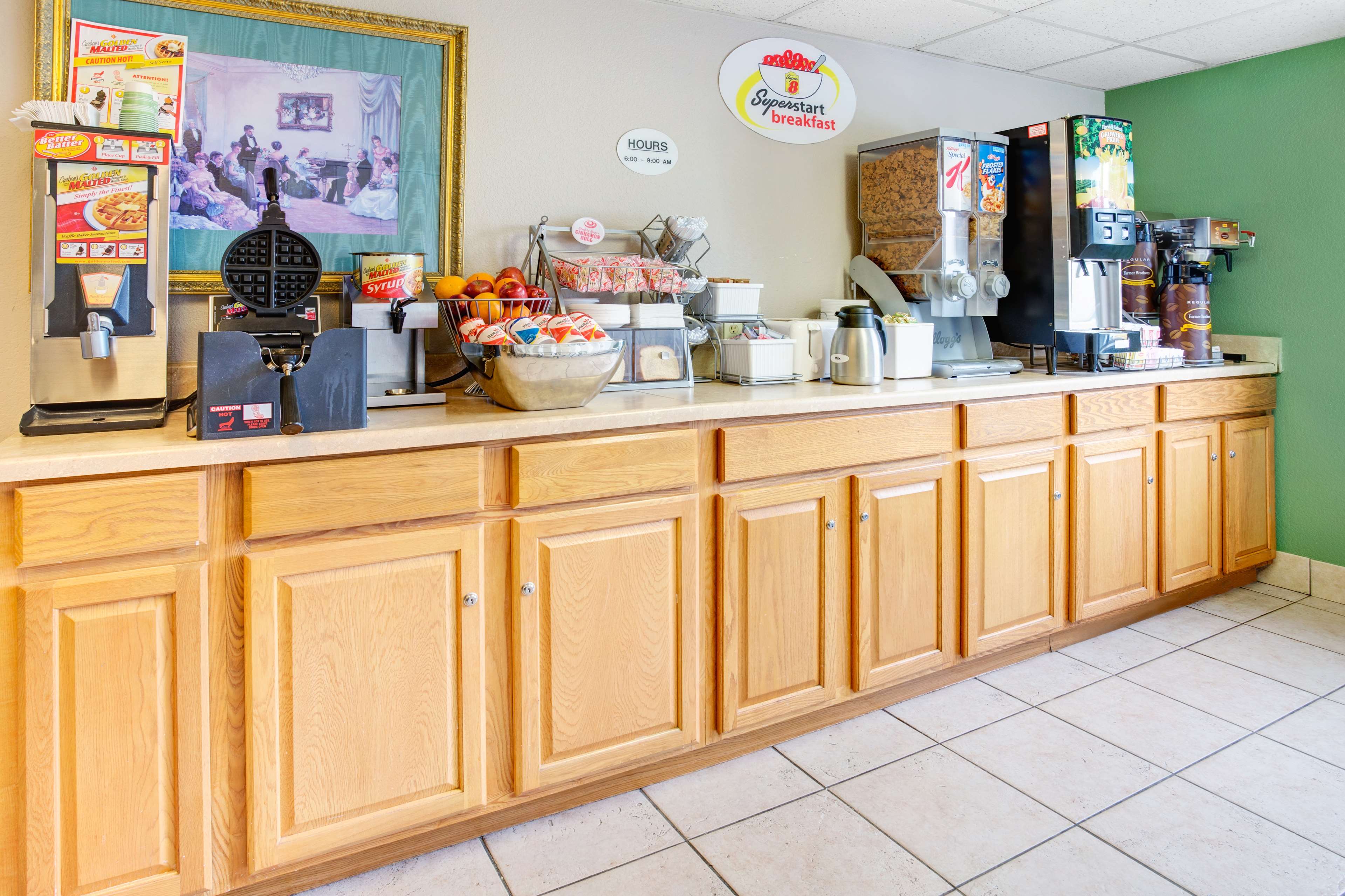 Super 8 by Wyndham Henderson North East Denver