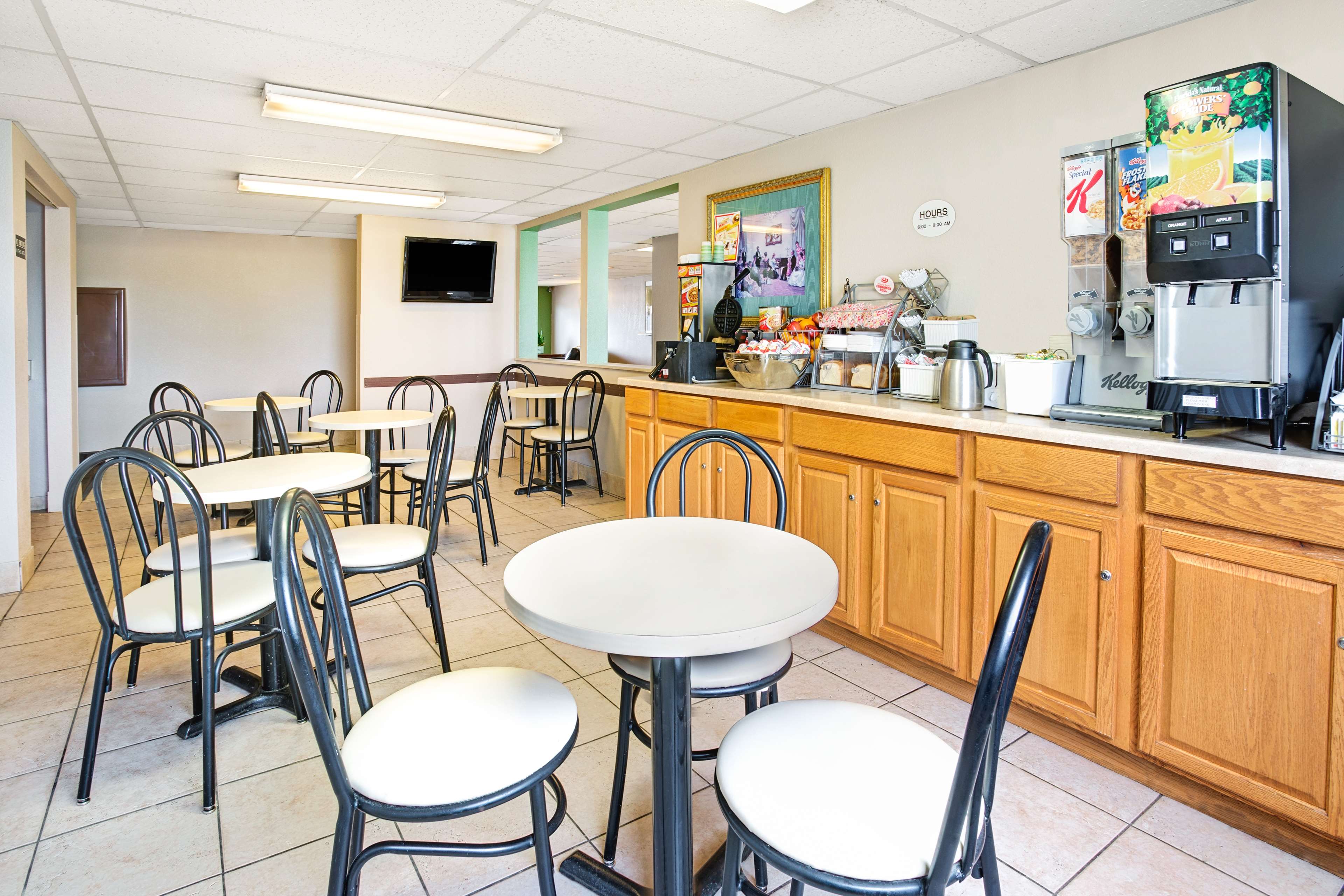 Super 8 by Wyndham Henderson North East Denver
