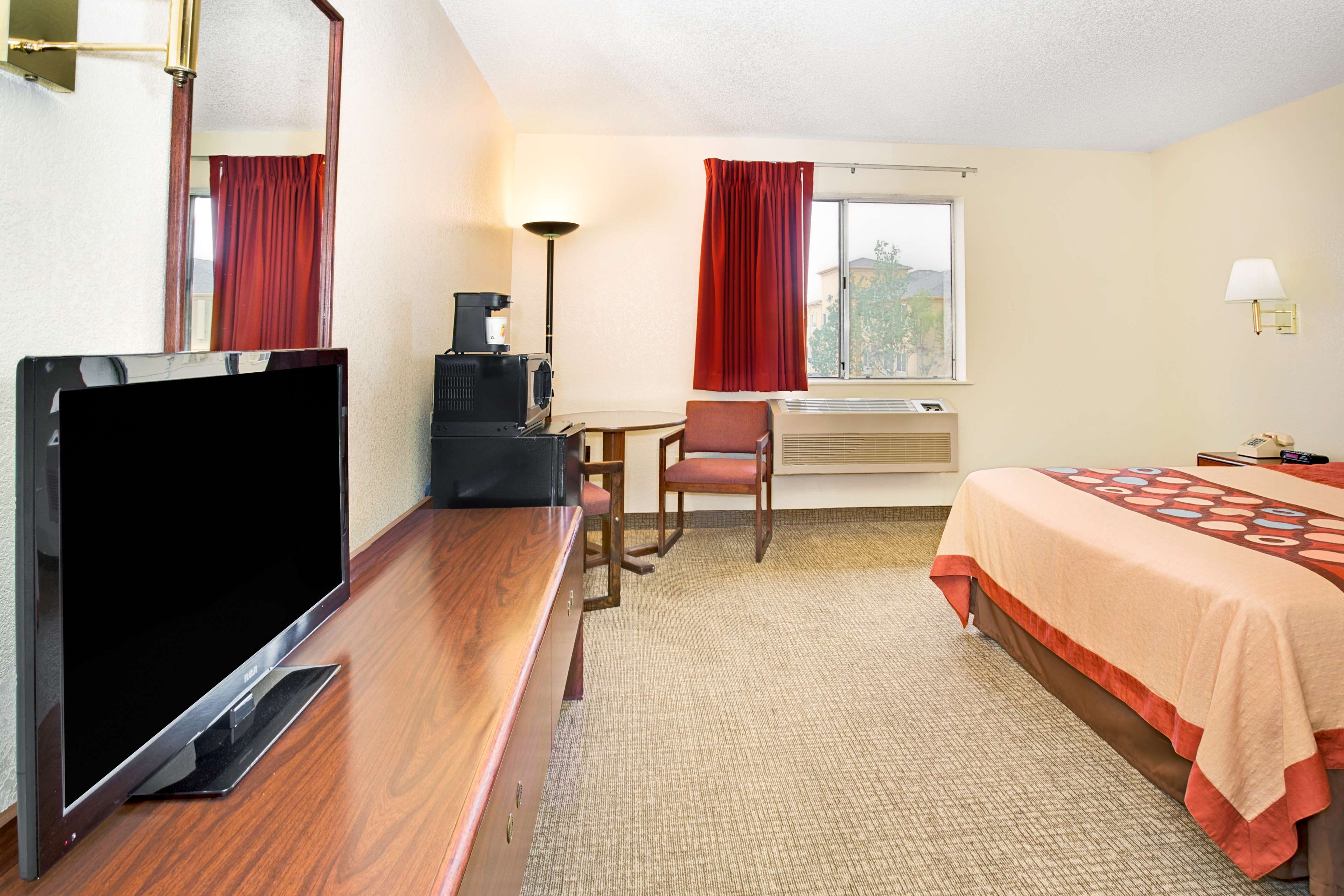 Super 8 by Wyndham Henderson North East Denver