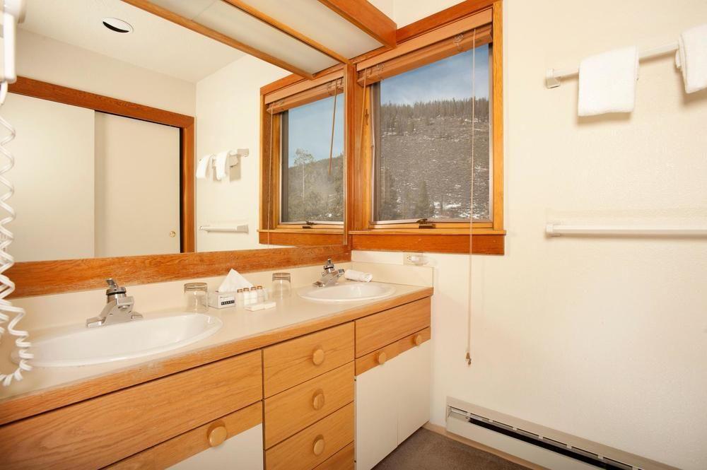 Aspen Ridge Condominiums
