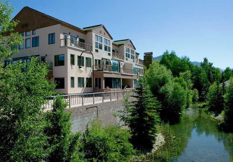 Slopeside Lodge