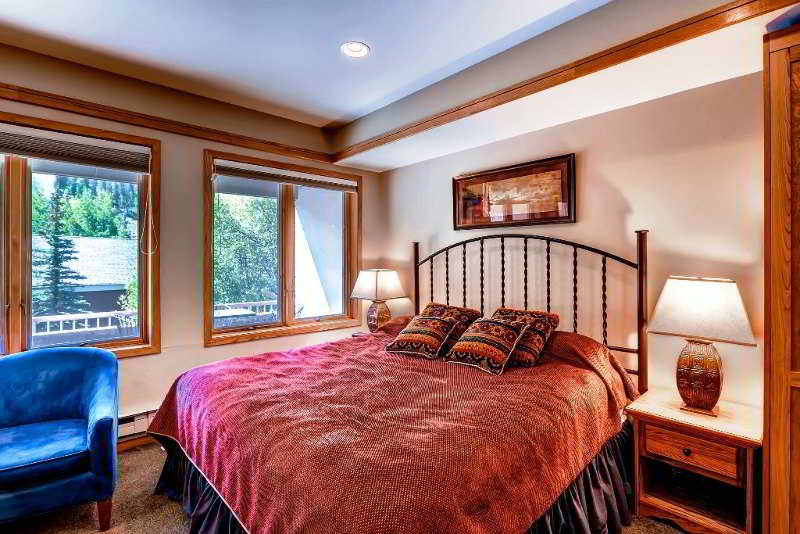 Slopeside Lodge