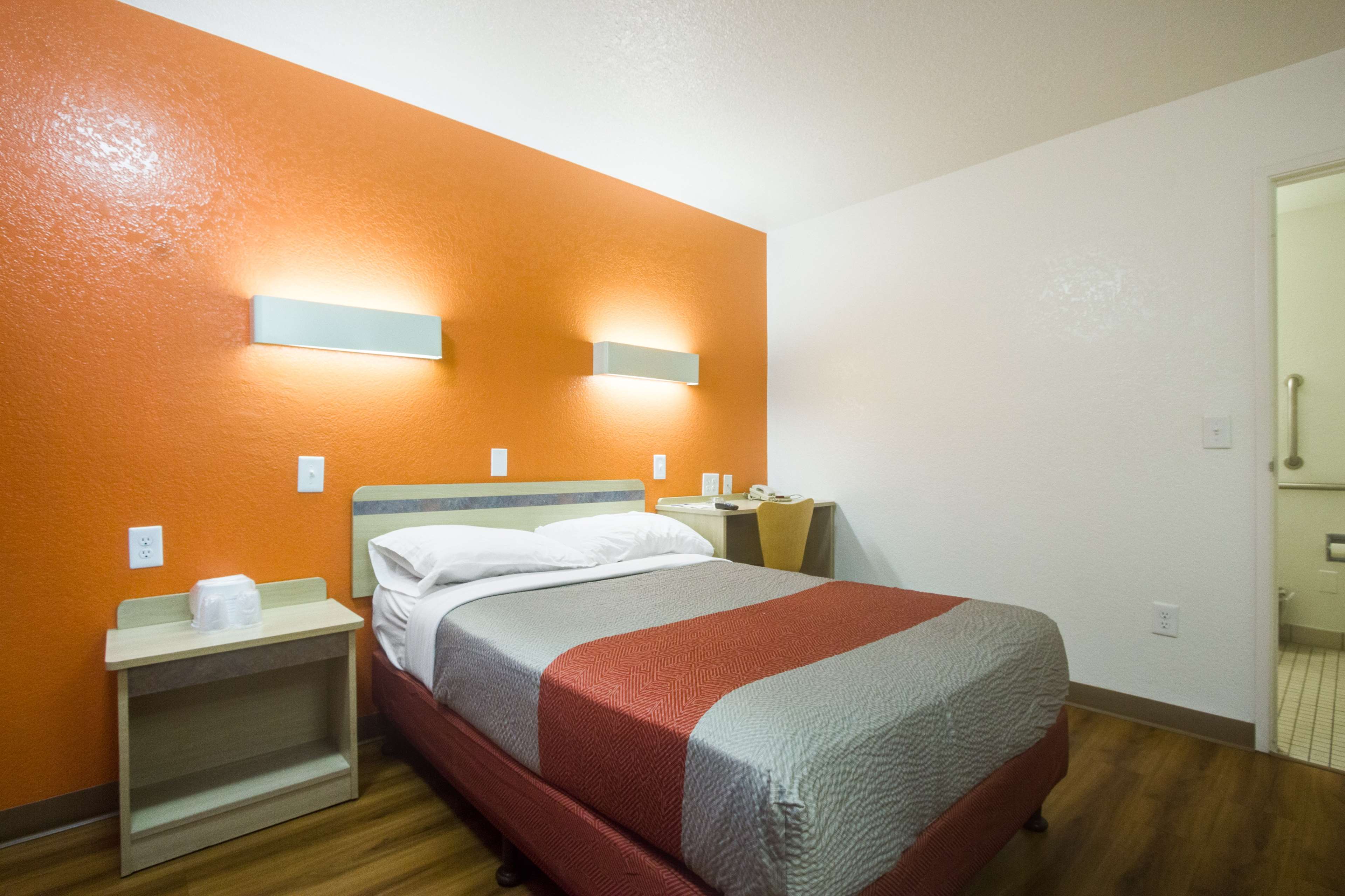 Park Inn by Radisson Lakewood