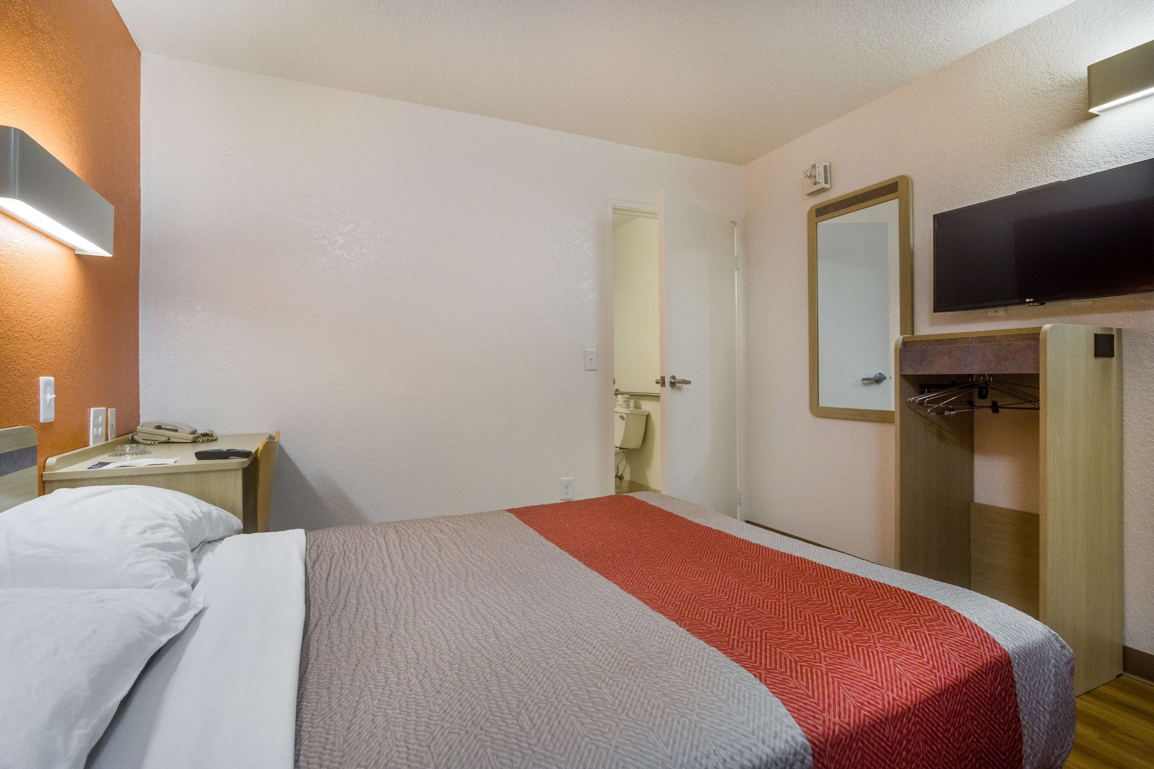 Park Inn by Radisson Lakewood