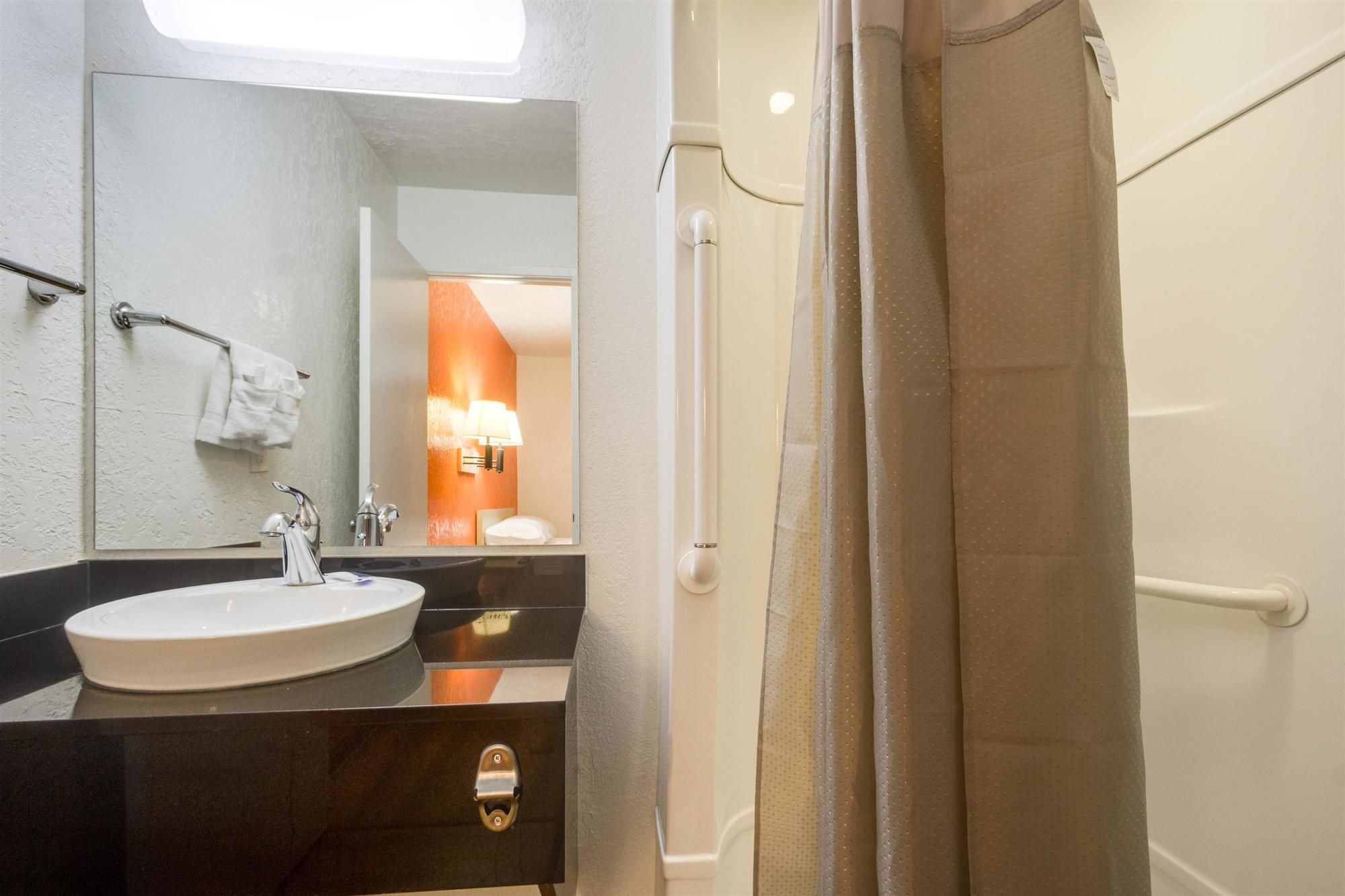 Park Inn by Radisson Lakewood
