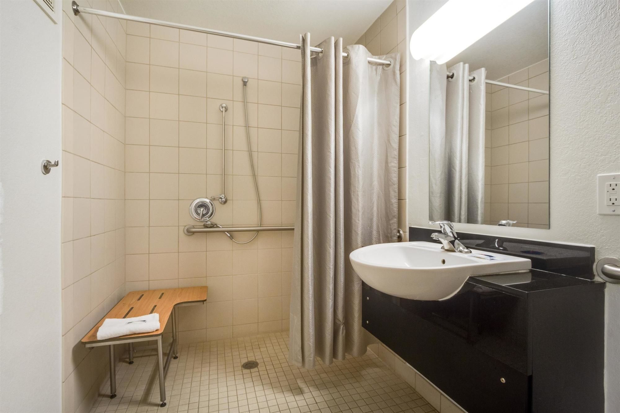 Park Inn by Radisson Lakewood