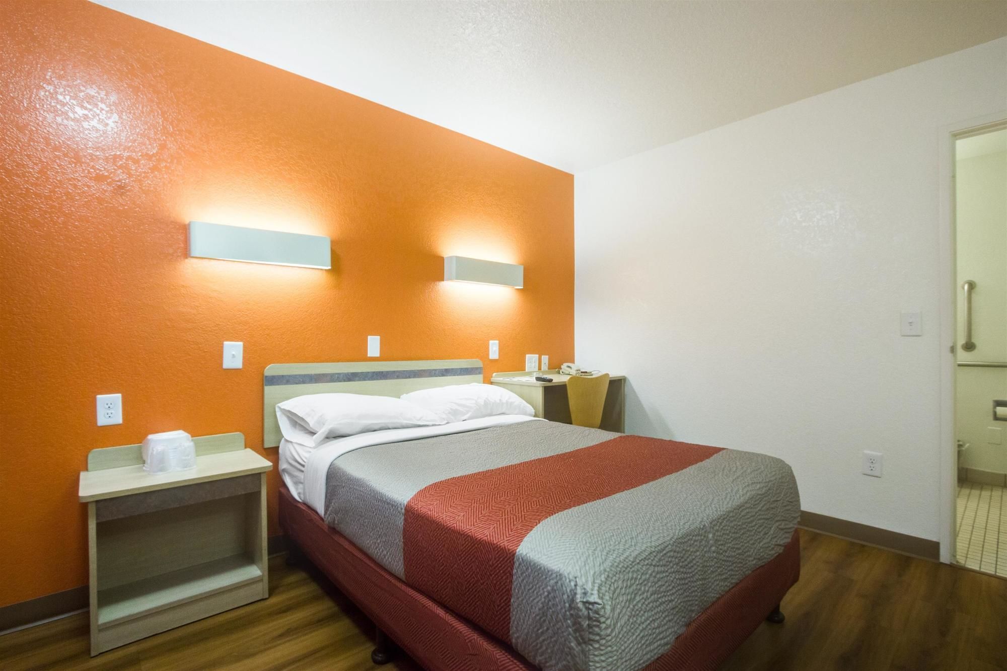 Park Inn by Radisson Lakewood