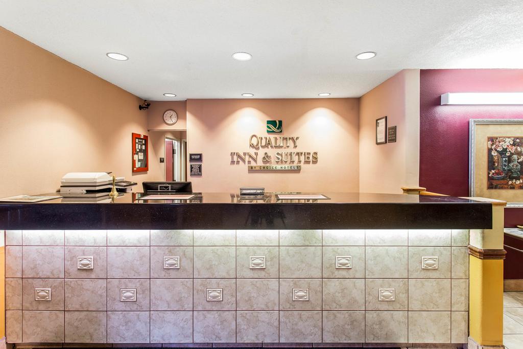 Spark by Hilton Lakewood Denver Southwest