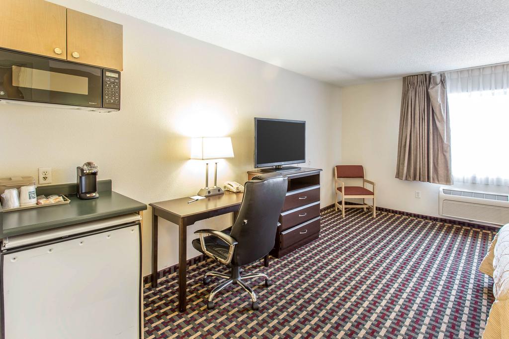 Spark by Hilton Lakewood Denver Southwest