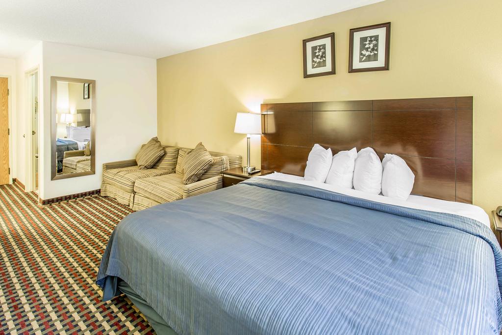Spark by Hilton Lakewood Denver Southwest