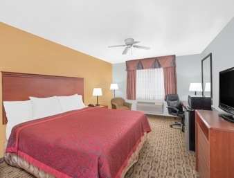 Days Inn by Wyndham Lamar