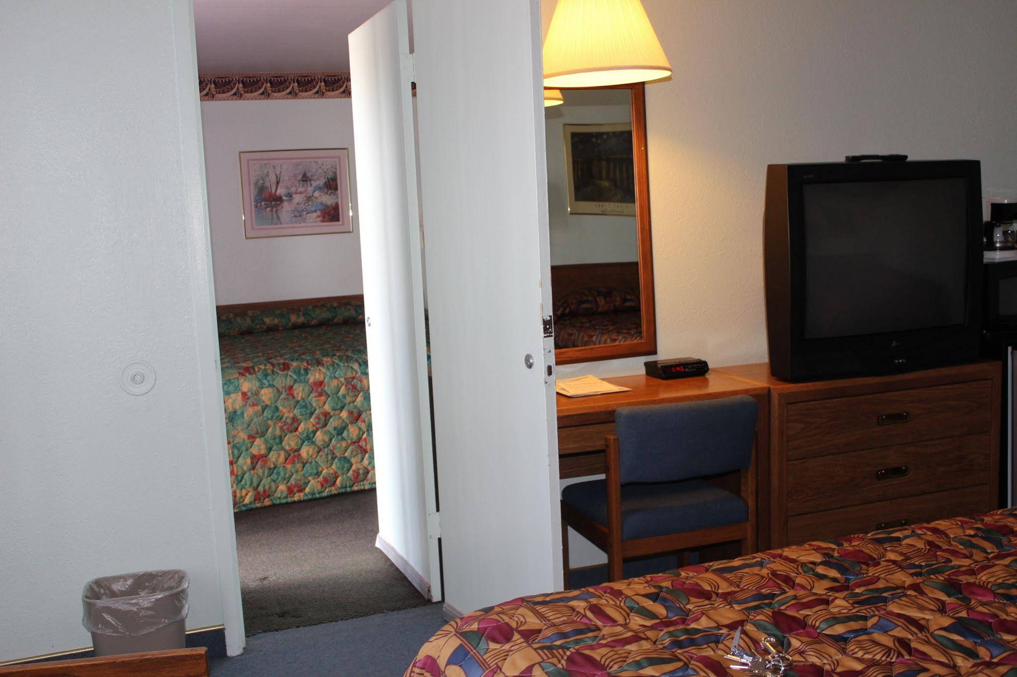 Safari Inn