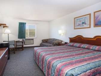 Super 8 by Wyndham Limon