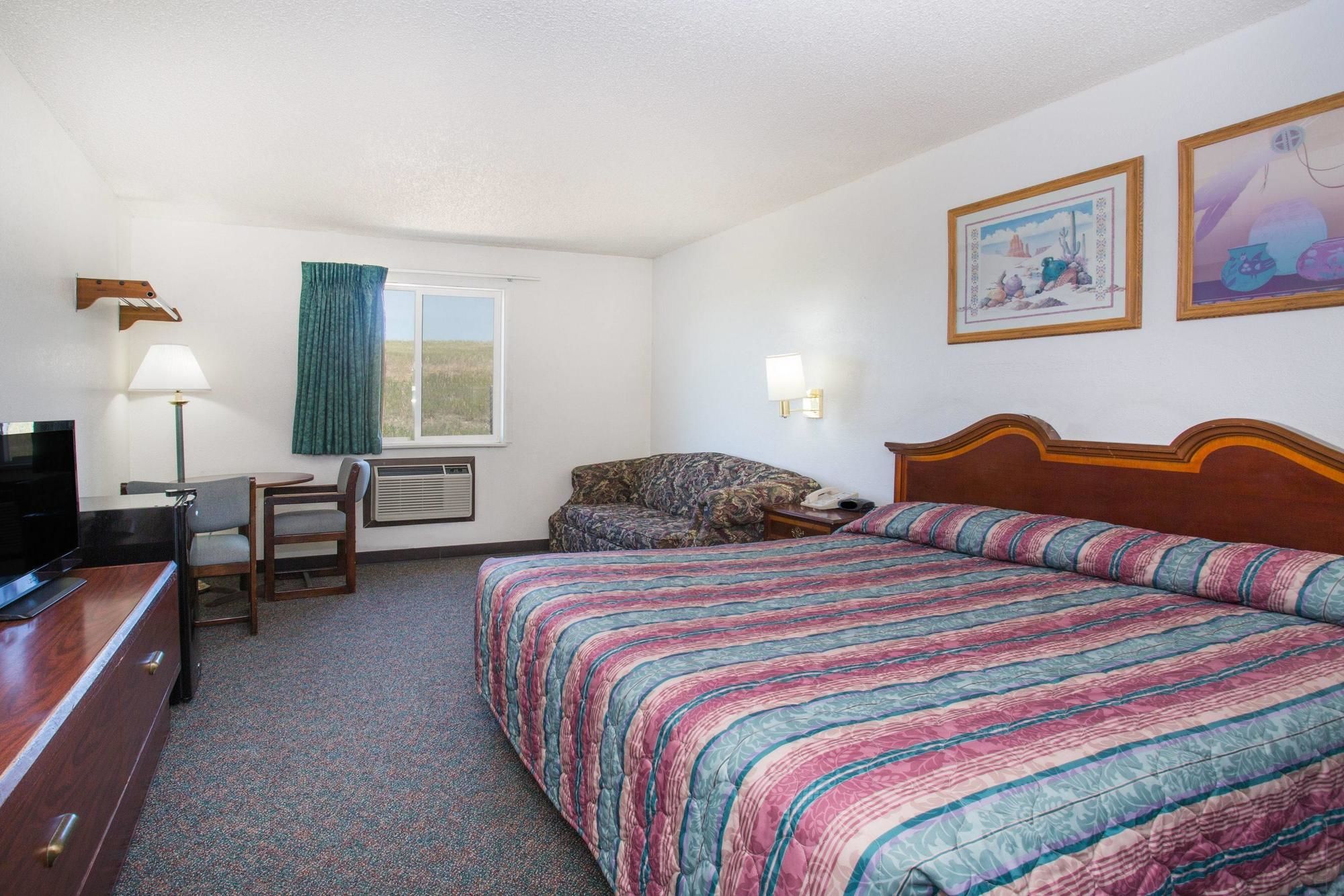 Super 8 by Wyndham Limon