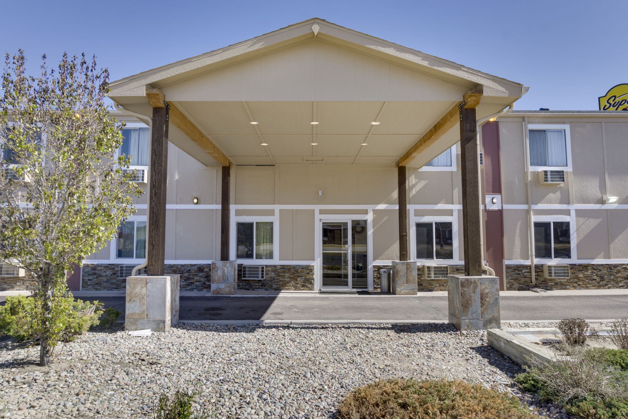 Super 8 by Wyndham Limon