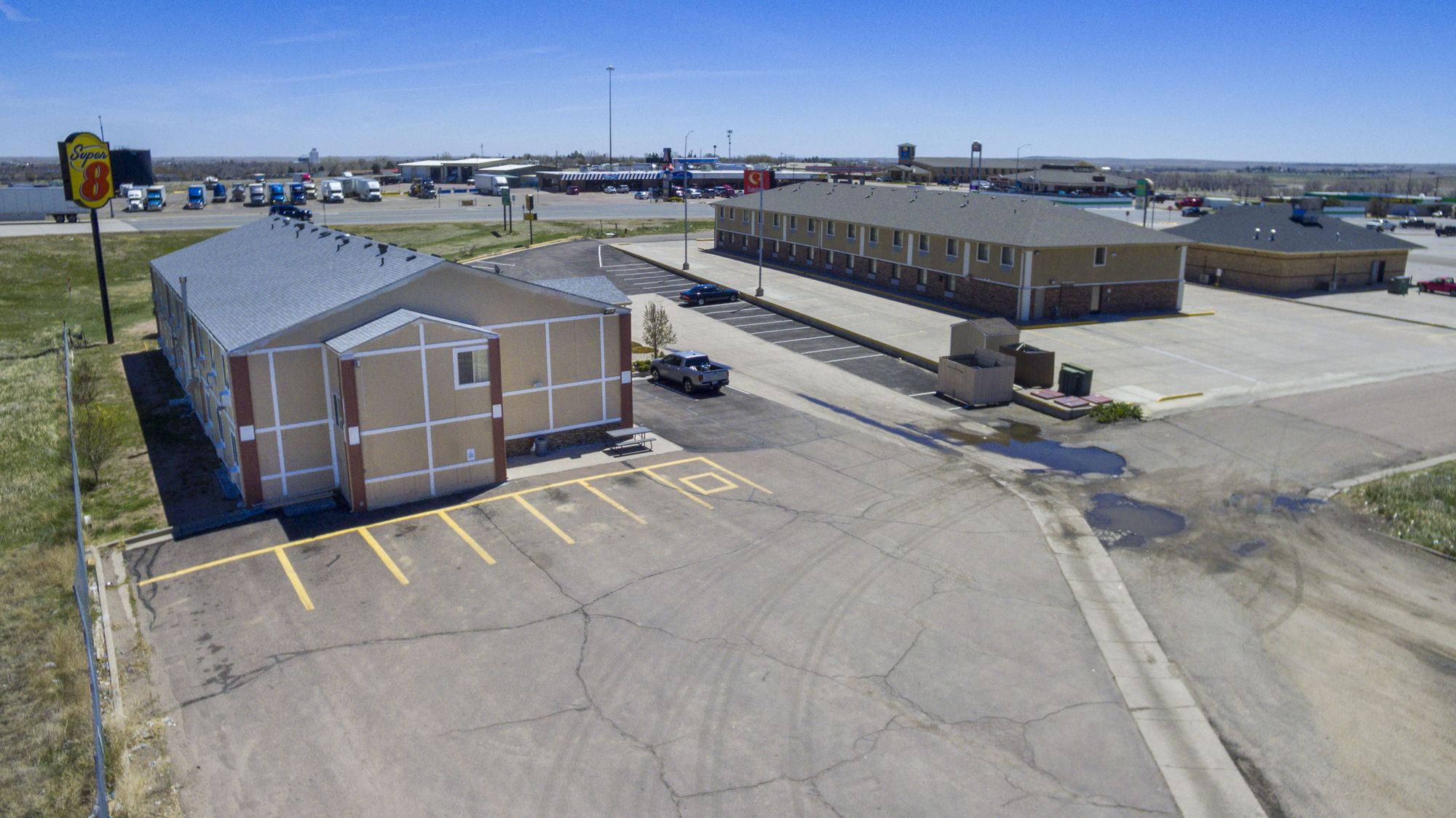 Super 8 by Wyndham Limon
