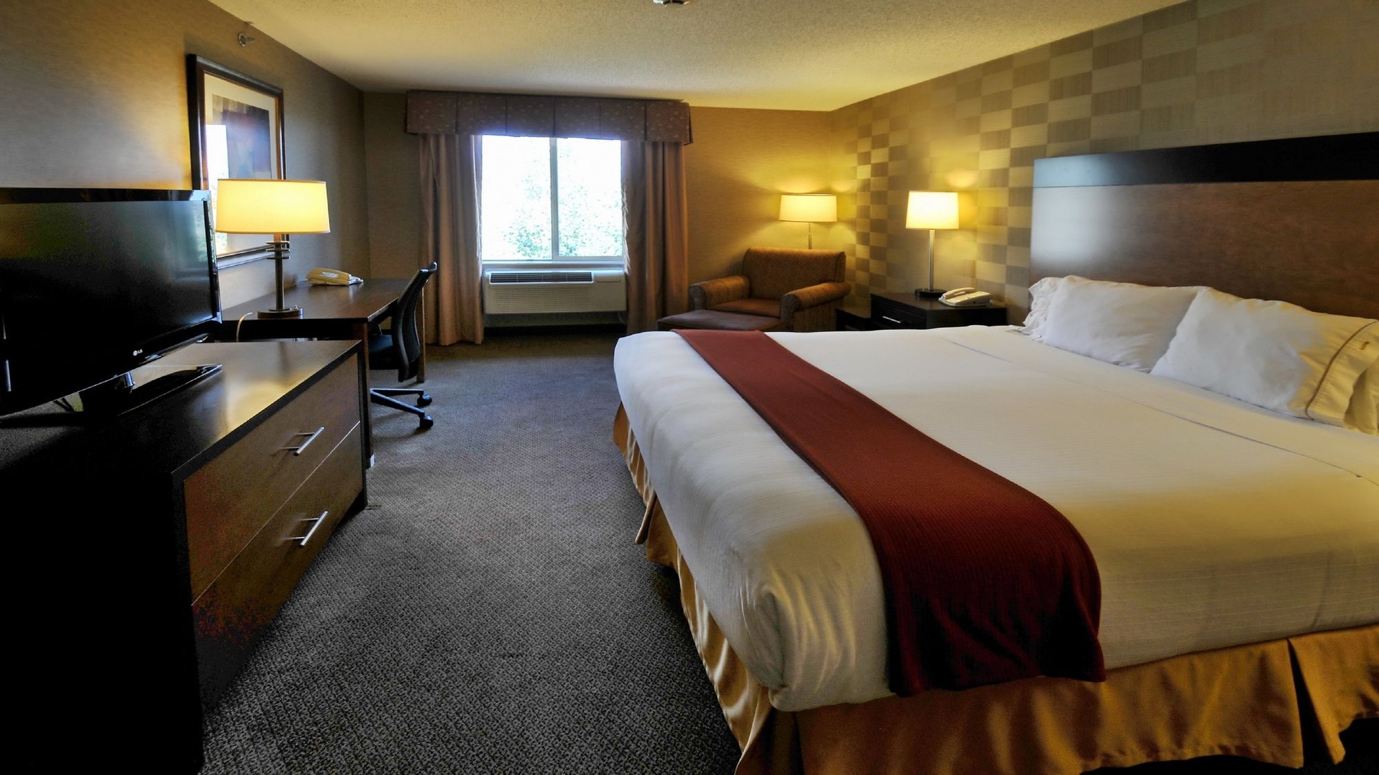 Holiday Inn Express & Suites Littleton