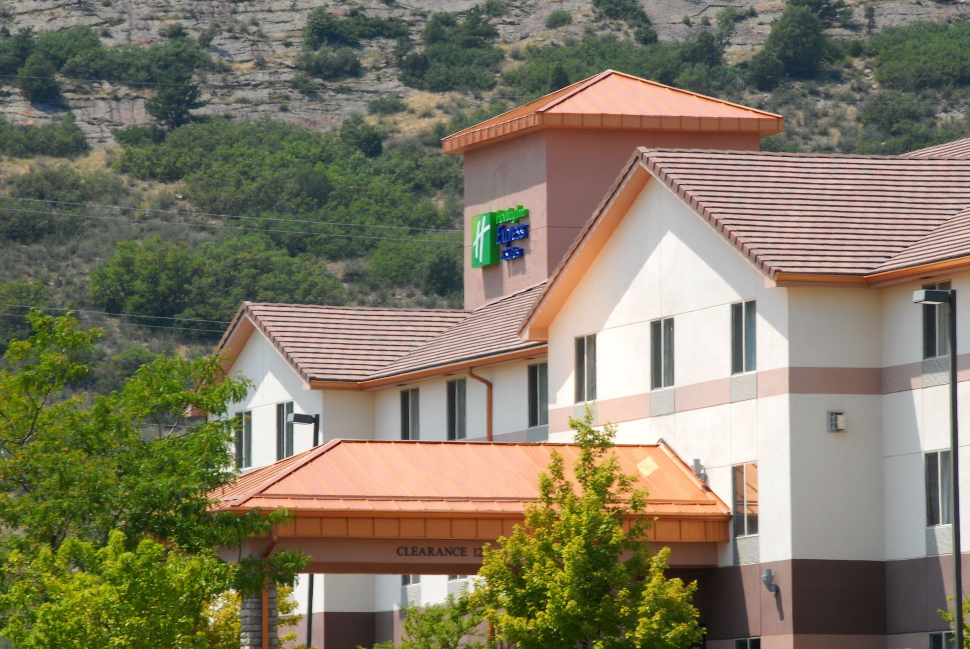 Holiday Inn Express & Suites Littleton